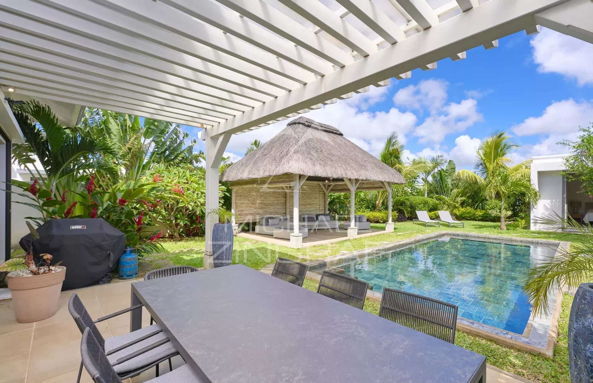 Villa de 4 chambres dans résidence sécurisée à Grand Baie