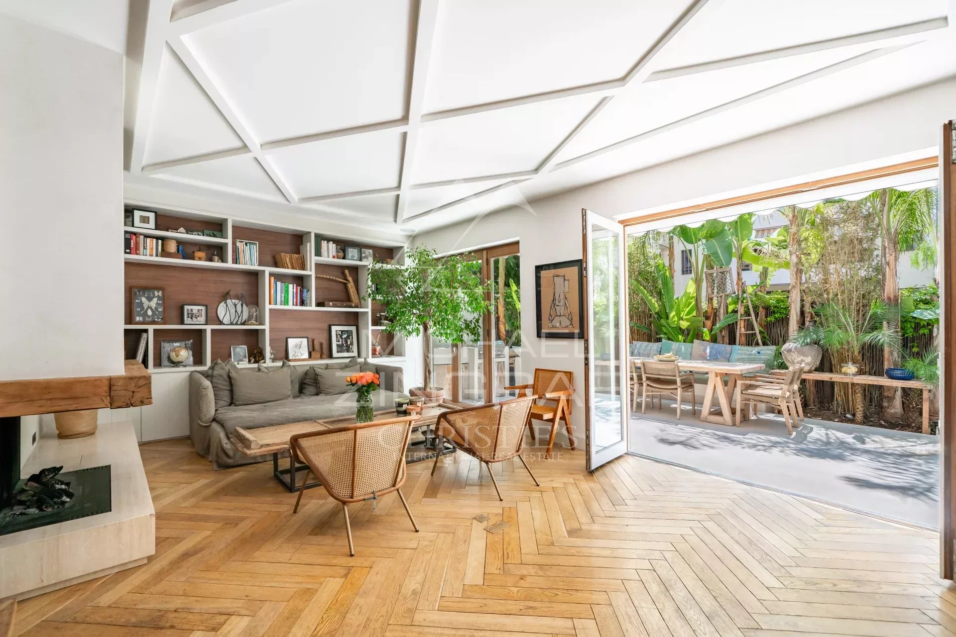 Cannes – Proche Croisette – Élégant rez-de-jardin avec piscine privative