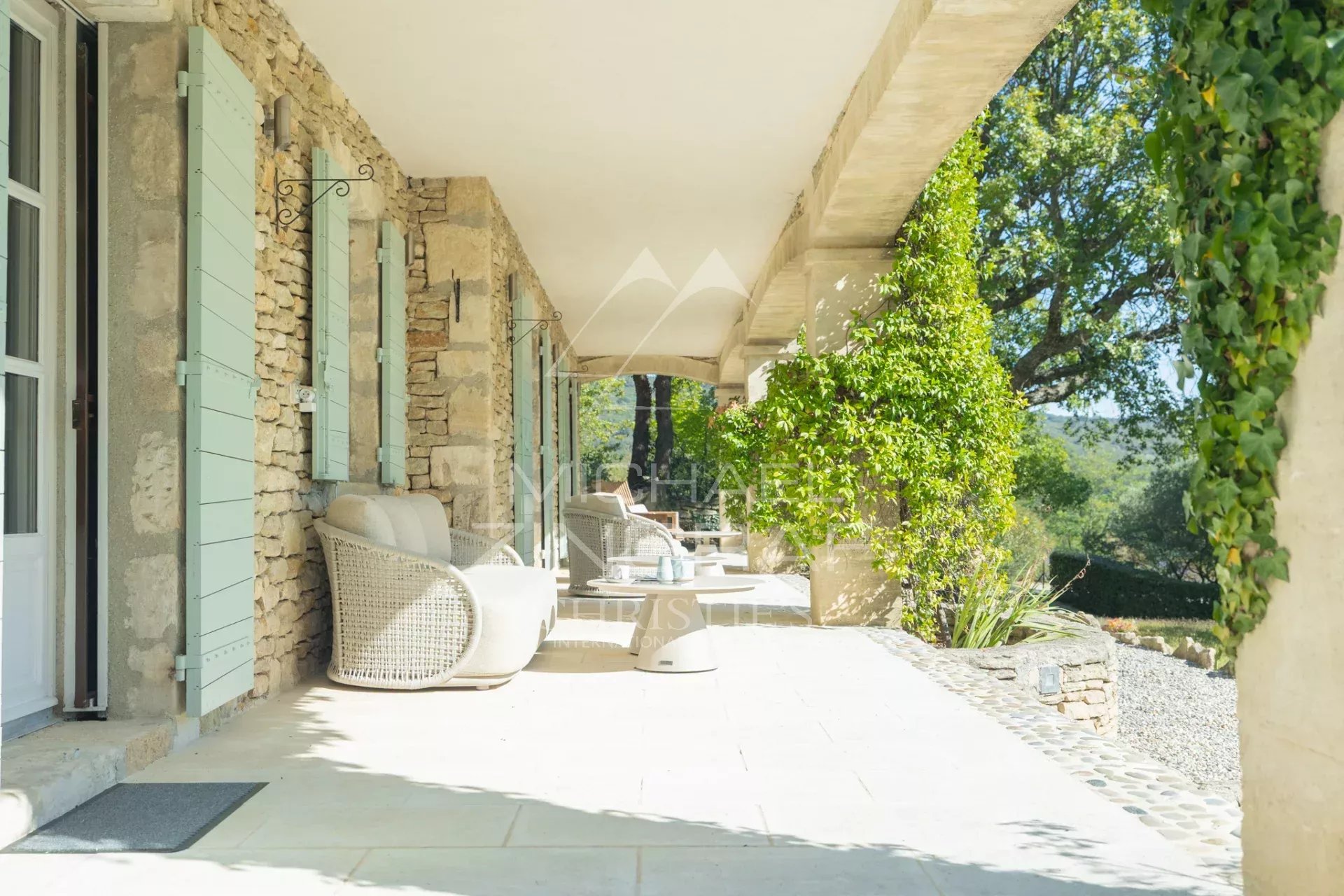 Gordes – Wunderschönes Steinhaus mit Aussicht und Pool, nur wenige Schritte vom Dorfzentrum entfernt