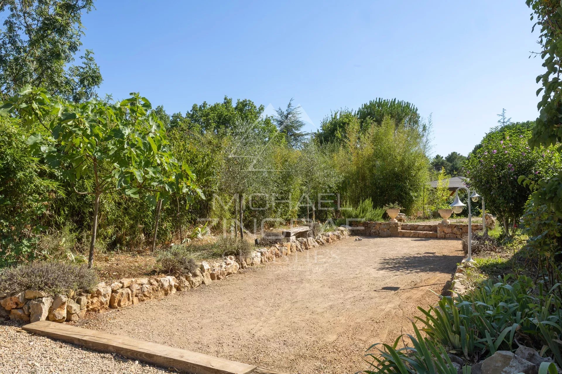 Villa with swimming pool, fruit and olive trees, and unobstructed views.