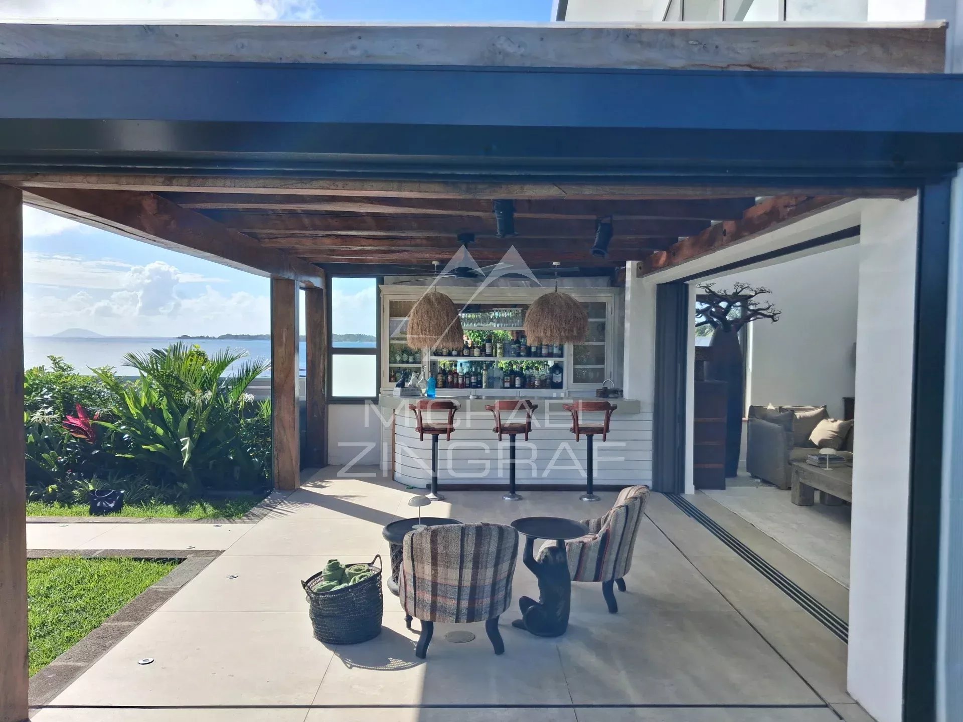 Außergewöhnliches Penthouse direkt am Wasser in Pointe aux Canonniers