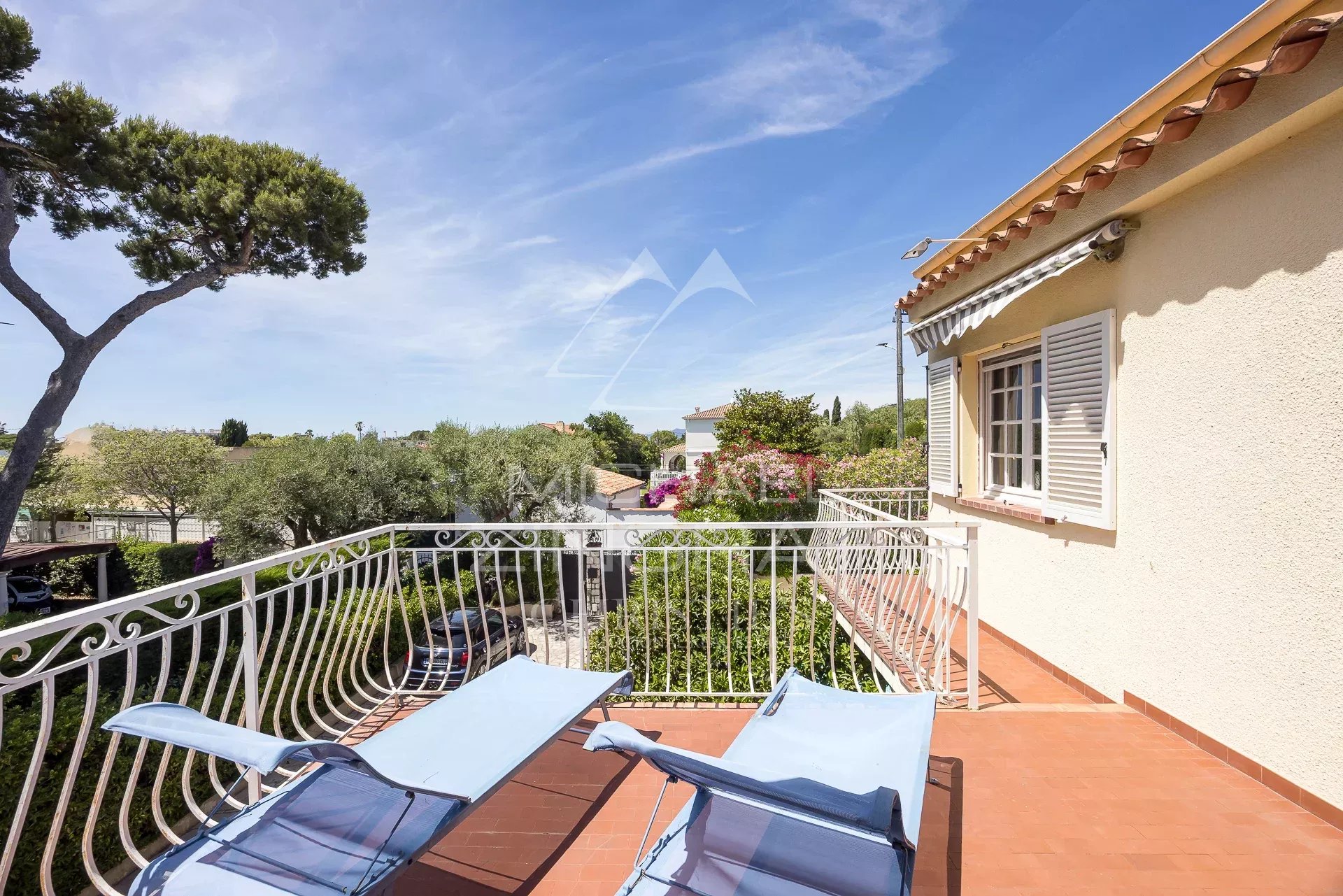 Cap d’Antibes – Élégante villa au calme absolu, à quelques pas des plages de la Garoupe