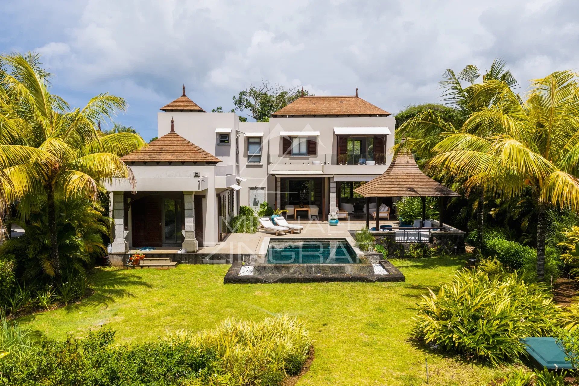 Élégante villa contemporaine face au golf - Bel Ombre