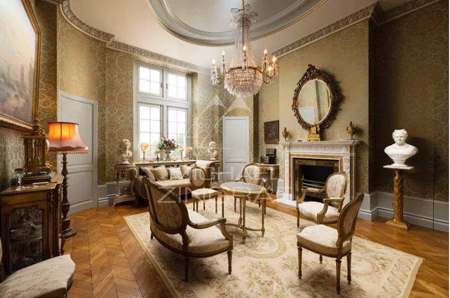 A vendre - Chateau 19ème - Parfait état - 52 hectares