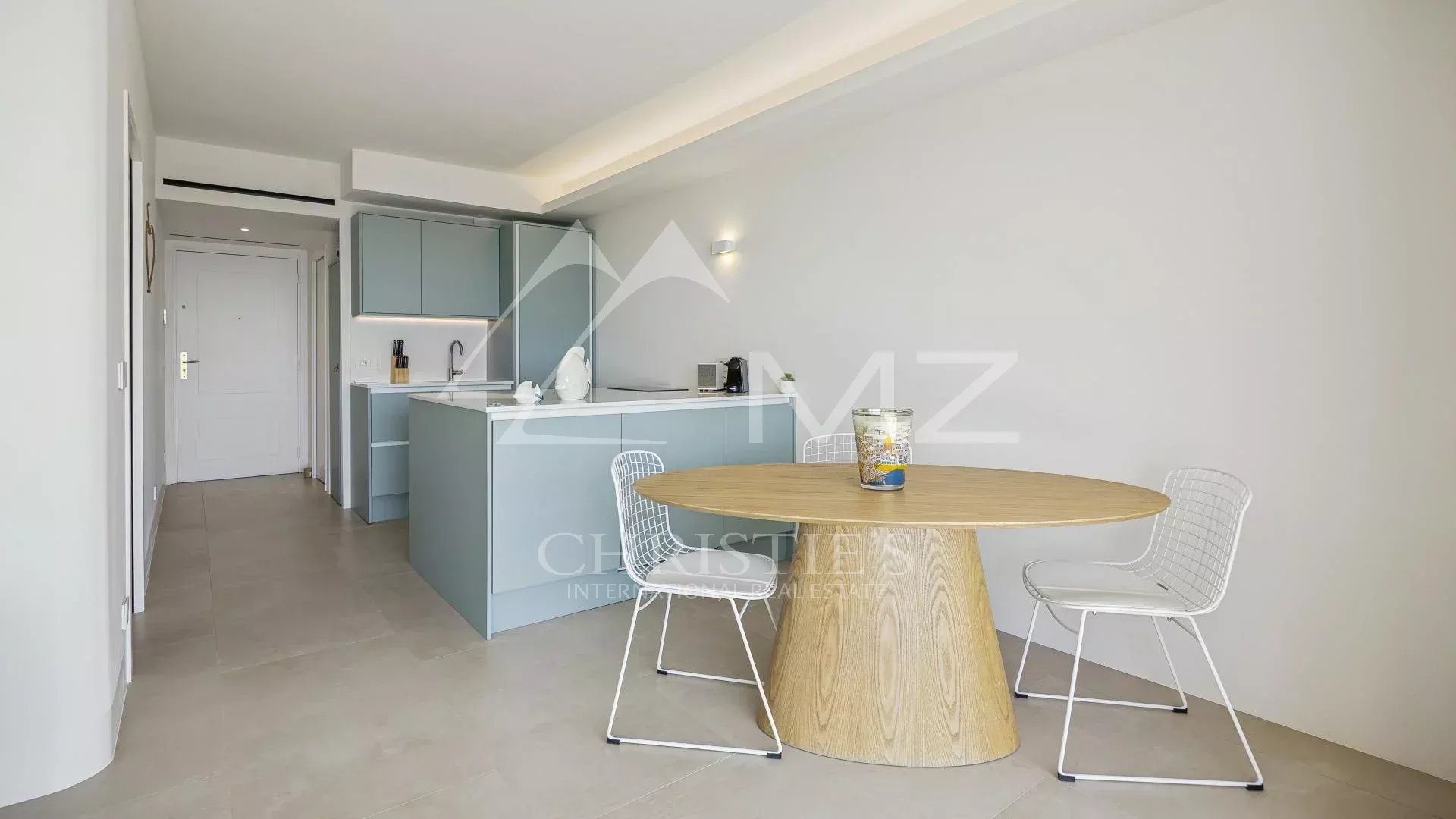 Wunderschöne Zwei-Zimmer-Wohnung mit Panoramameerblick