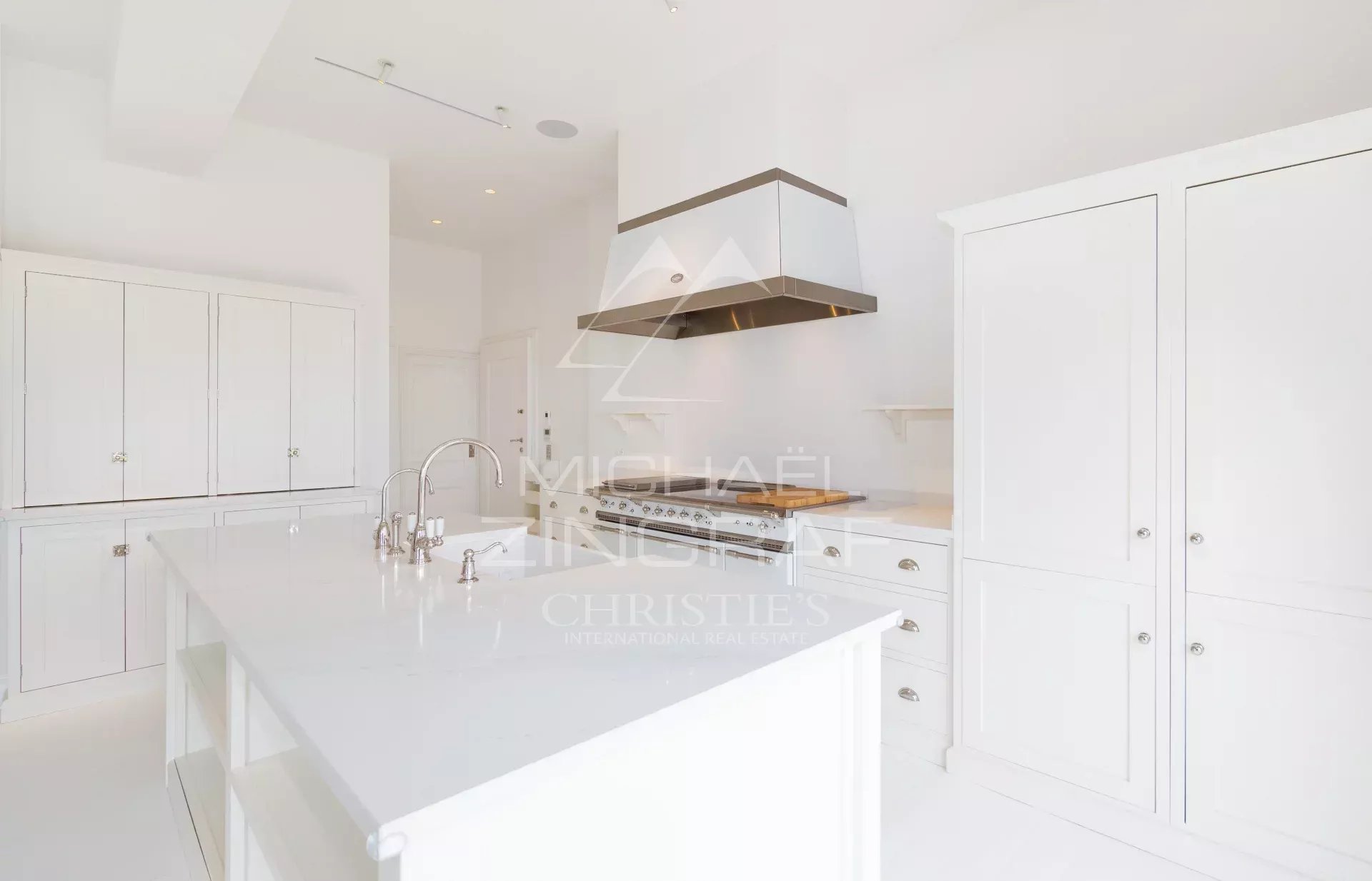 Renoviertes Penthouse mit herrlichem Meerblick