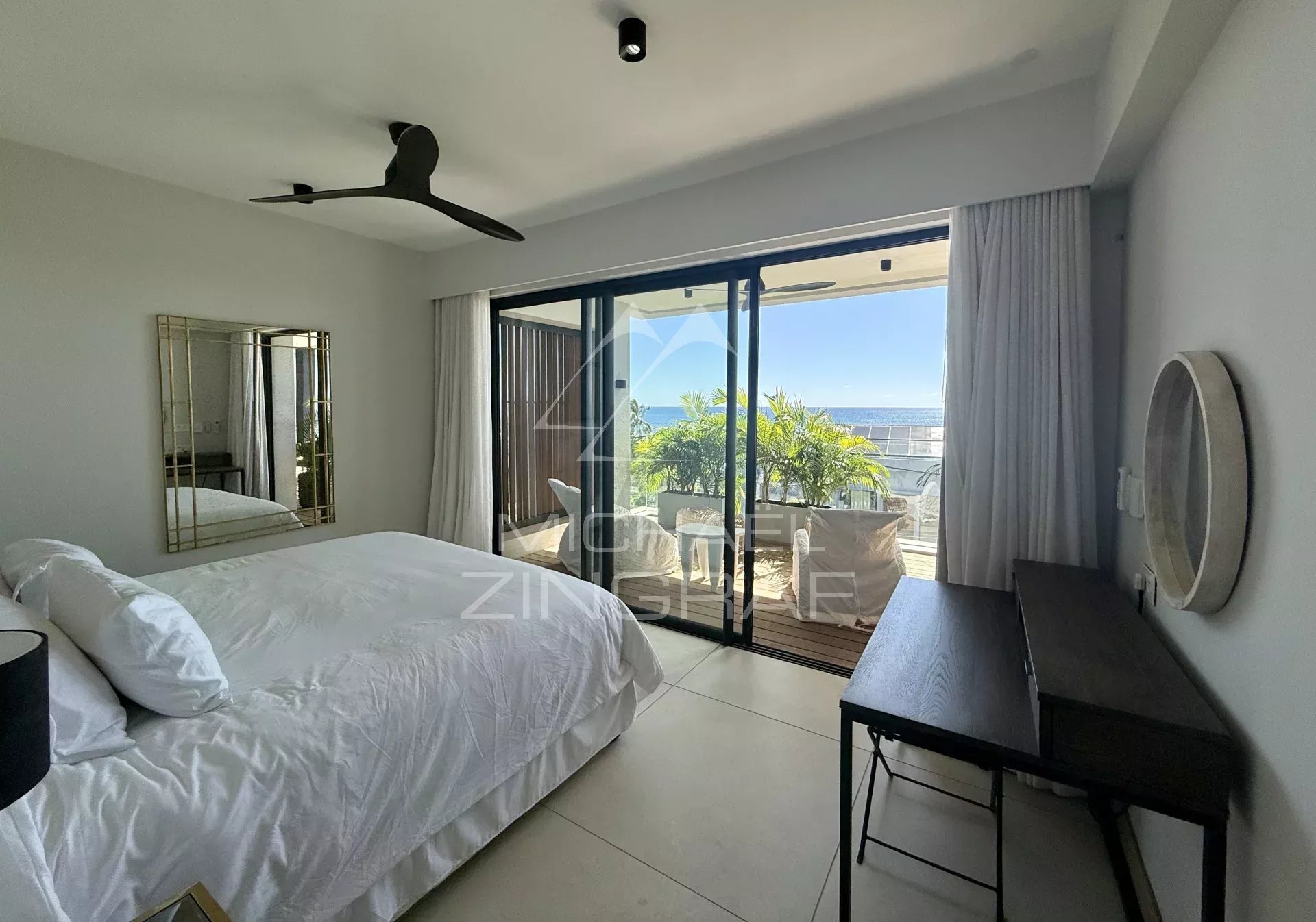 Luxury Penthouse with Sea Views – Pointe aux Canonniers