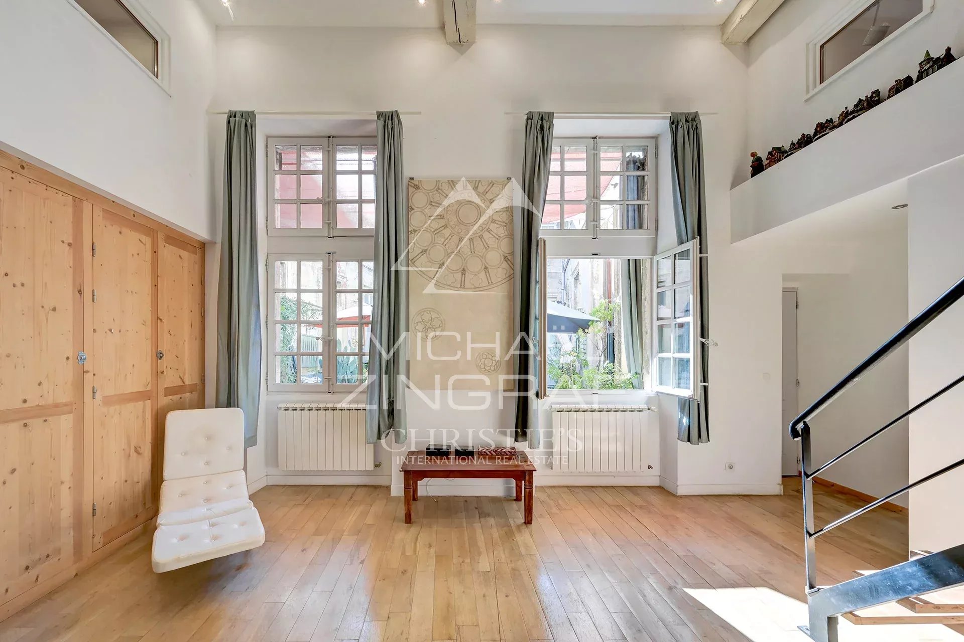 Avignon 17th century mansion - Large apartment with terrace