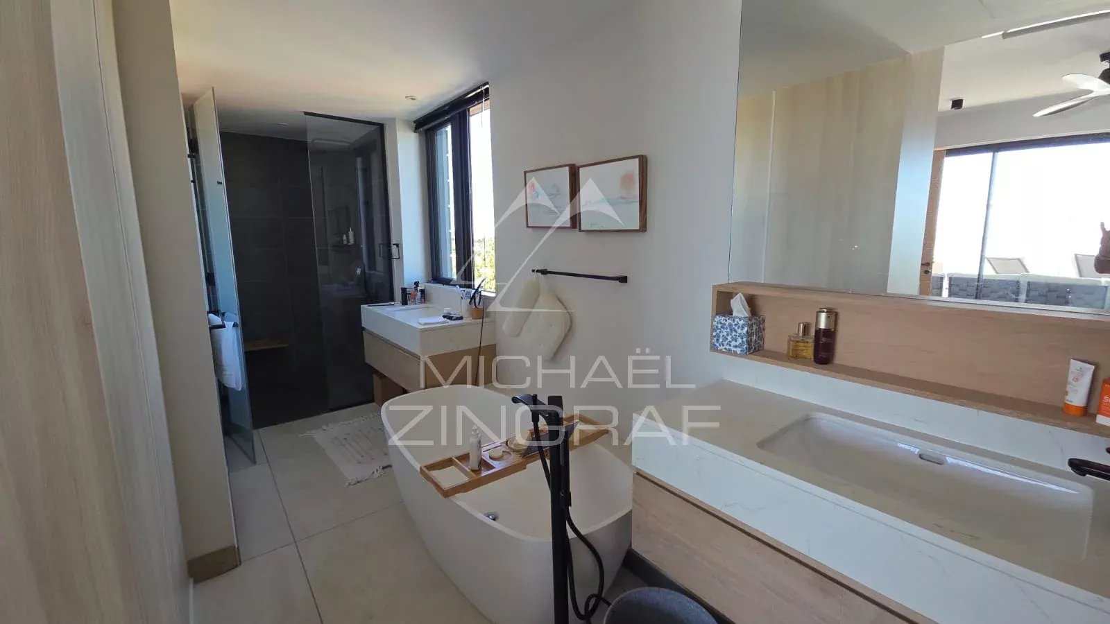 Luxury Penthouse with Sea Views – Pointe aux Canonniers