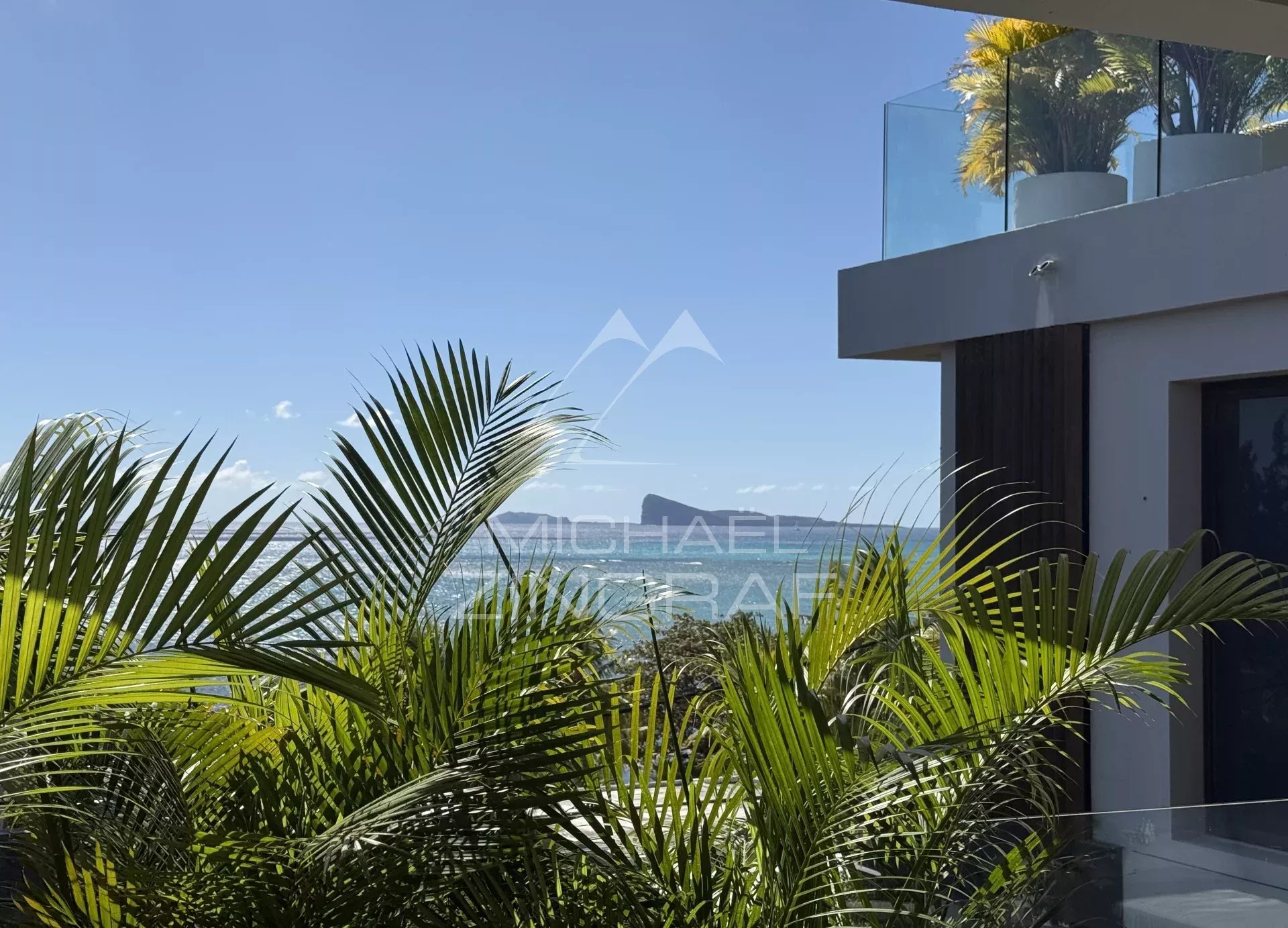 Luxury Penthouse with Sea Views – Pointe aux Canonniers