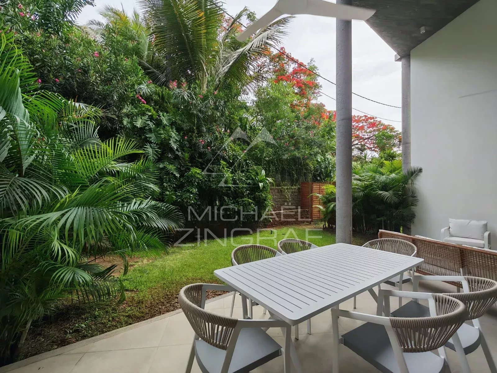 3-Bedroom En Suite Duplex in Pointe aux Canonniers