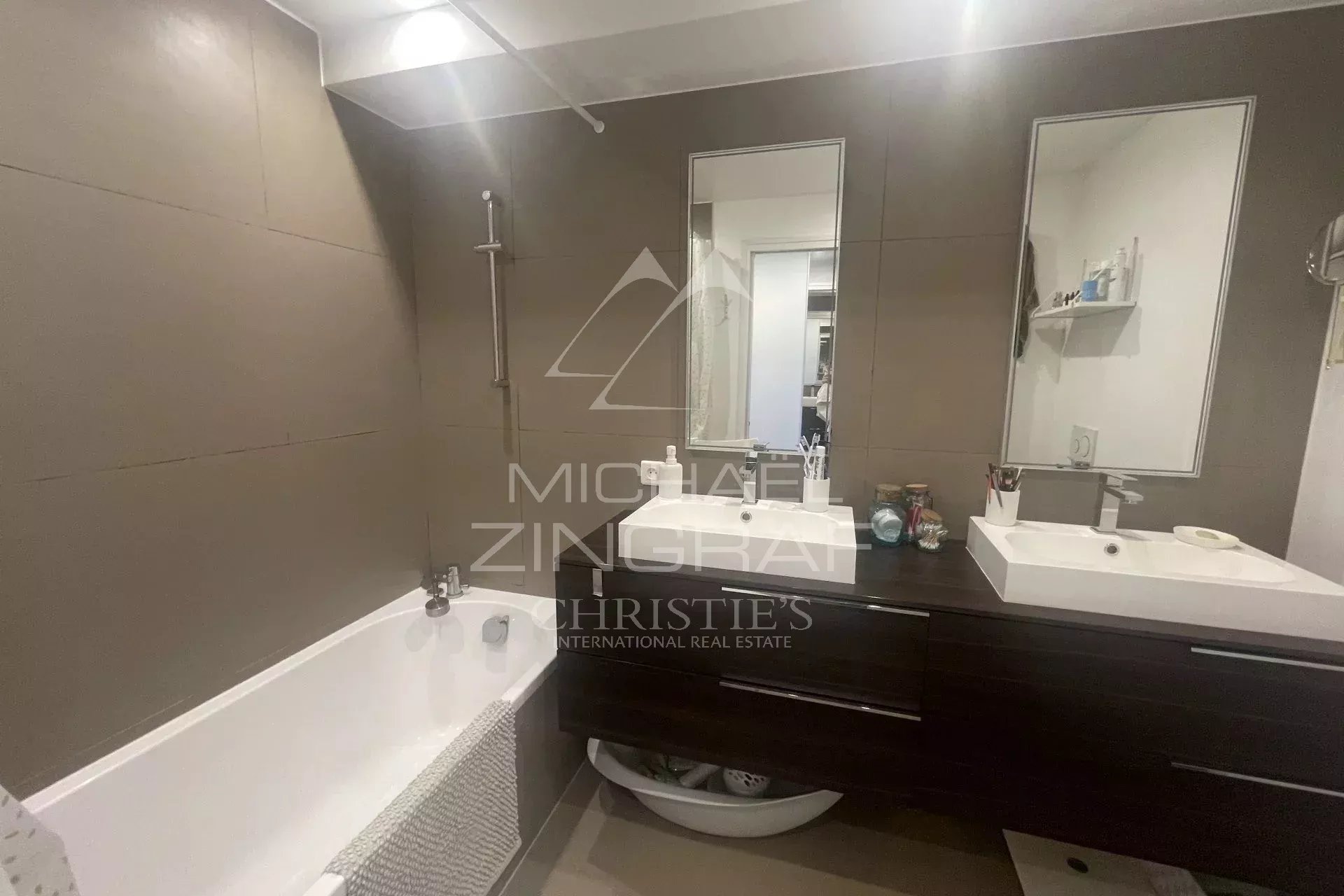 Dernier Étage Antibes – Appartement 4 Pièces avec Vue d’Exception et Prestations de Luxe