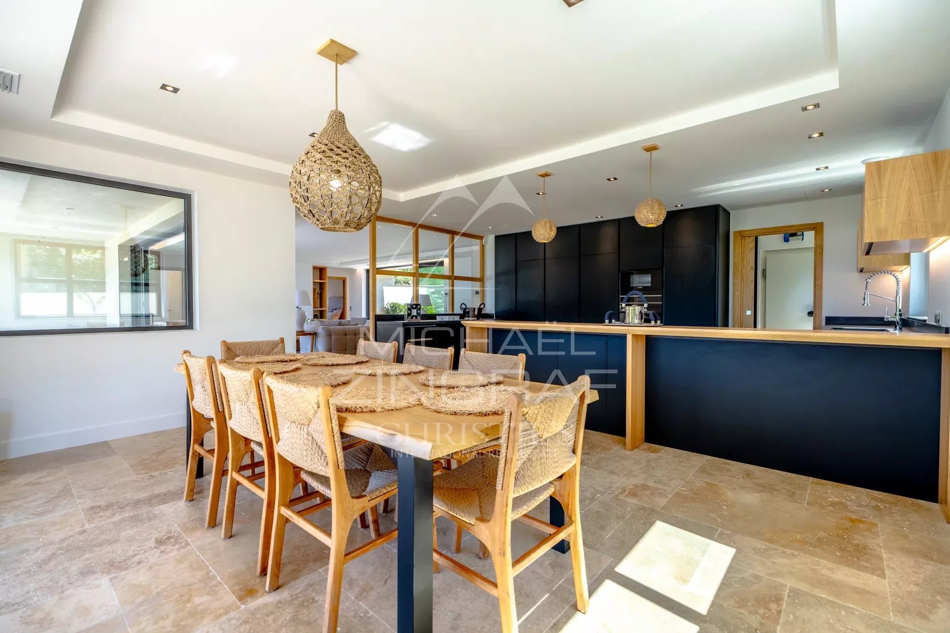 Villa Sainte-Maxime - Moderne Raffinesse mit Meerblick.
