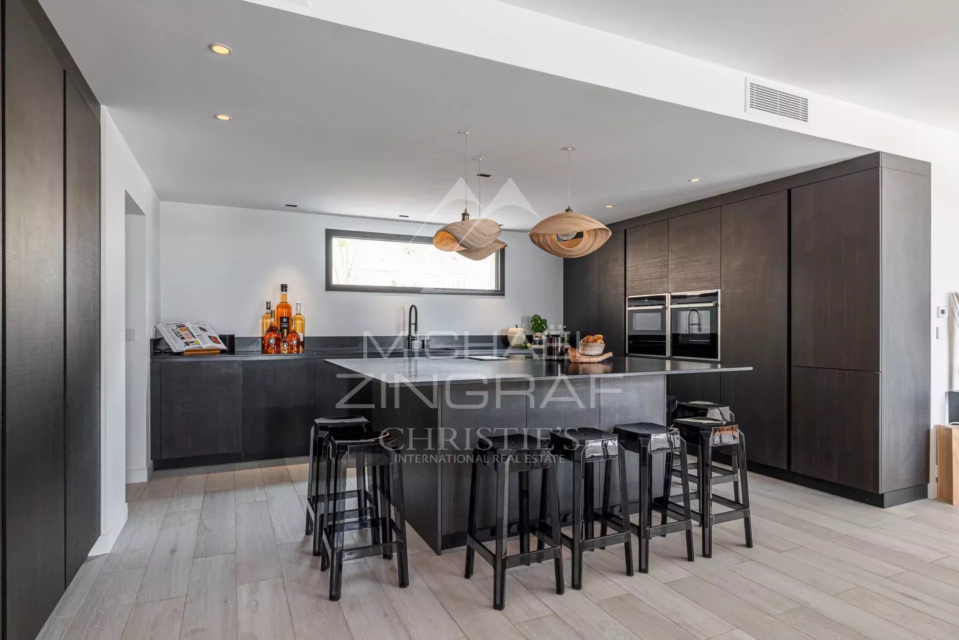 Villa contemporaine dans un domaine privé