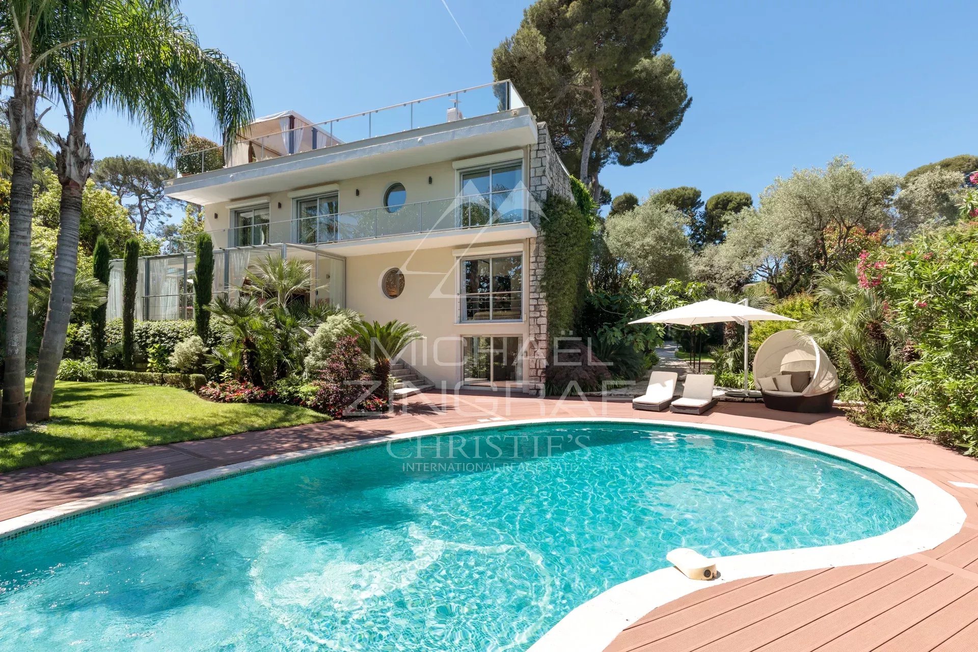 Exklusive Führungskraft-Position in Cap d’Antibes, nahe dem Strand Keller, mit Meer- und Bergblick.