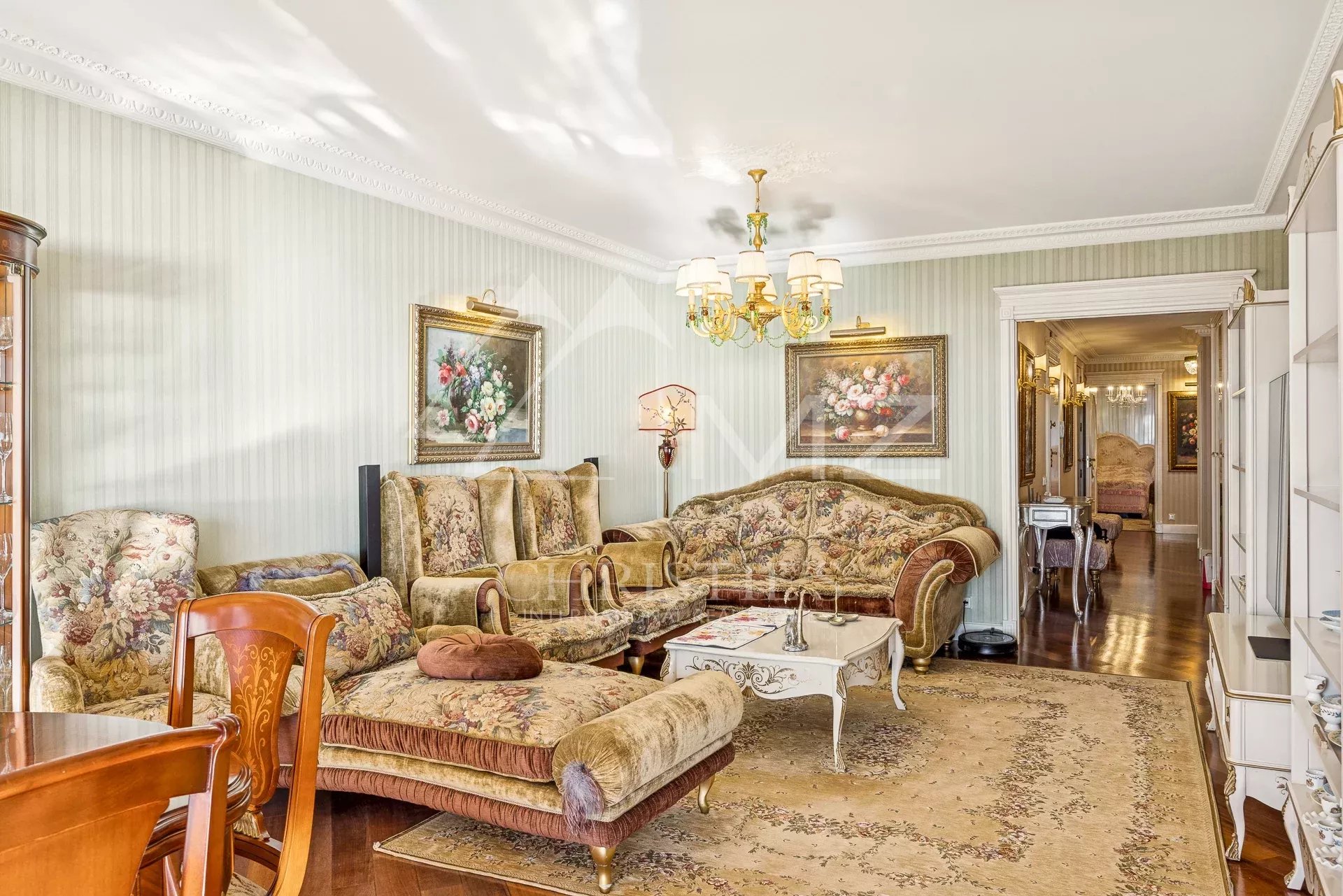 Hervorragende 4-Zimmer-Wohnung in einer prestigeträchtigen Residenz