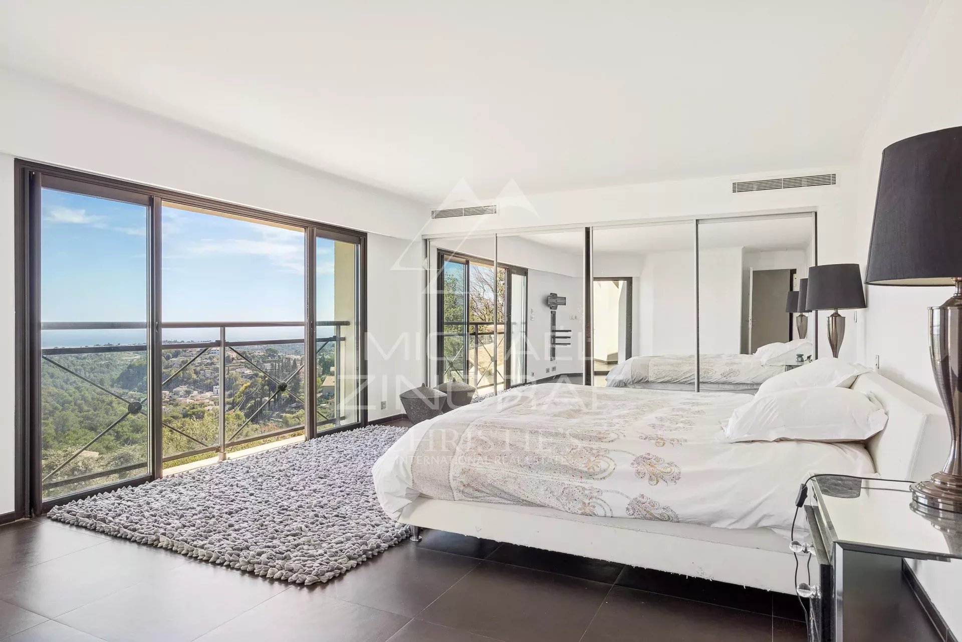 Proche Saint-Paul-de-Vence - Superbe villa d’architecte avec vue mer panoramique