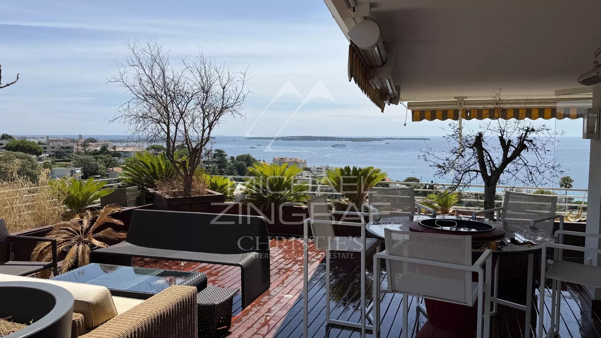 CANNES, CROIX DES GARDES – PANORAMABLICK AUF DAS MEER