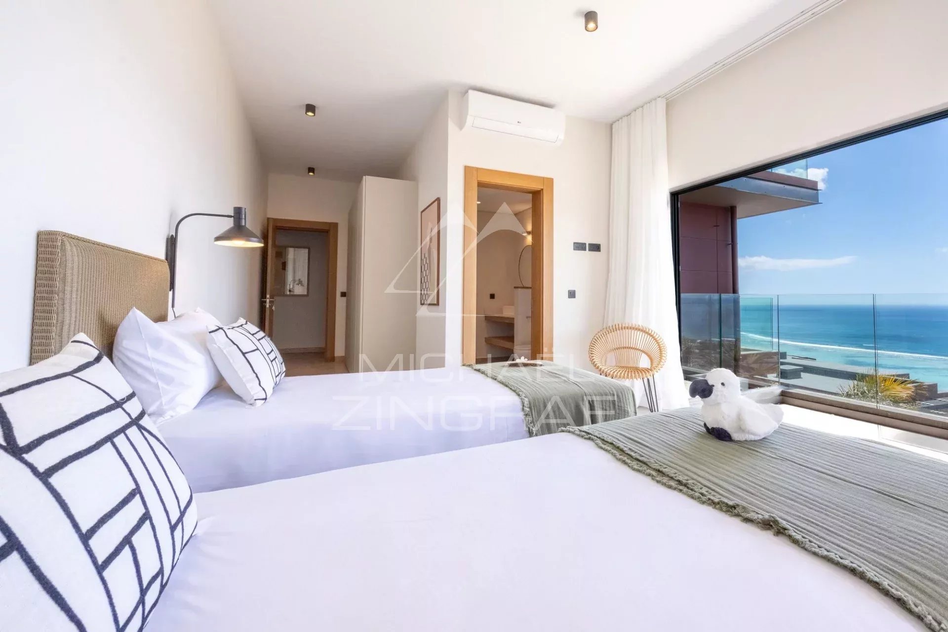 Puppen 5 -Bedroom Villa - Black Riviere