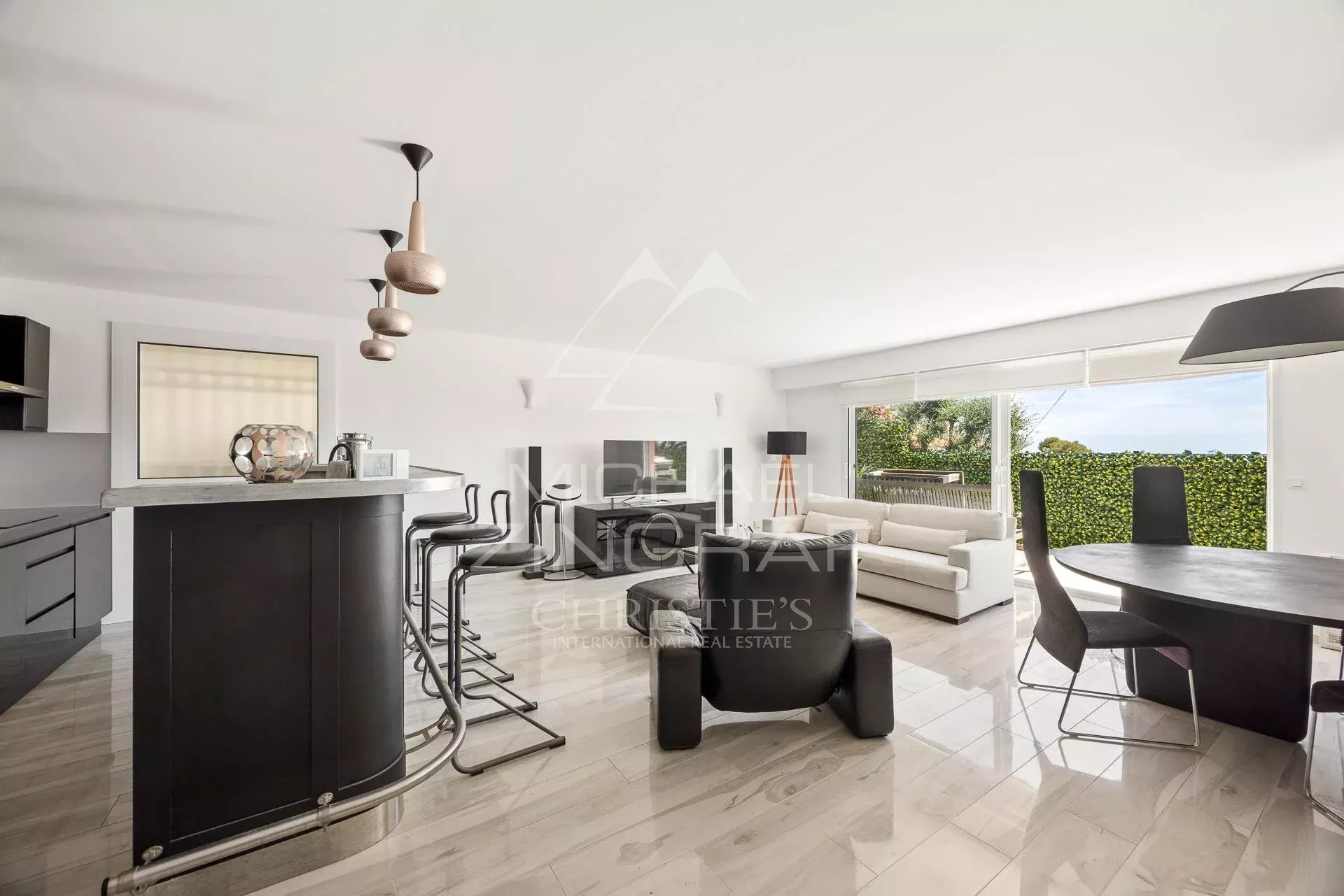 Stunning two-bedroom flat – with terrace, cellar and parking space