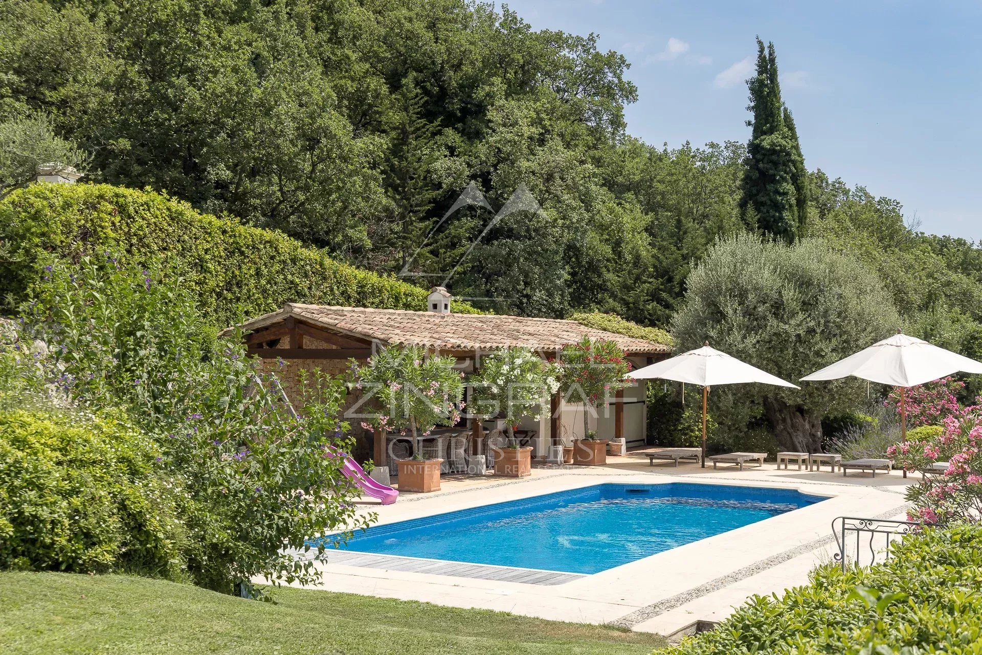 EXCLUSIVITÉ – VILLA D’EXCEPTION AVEC VUE MER