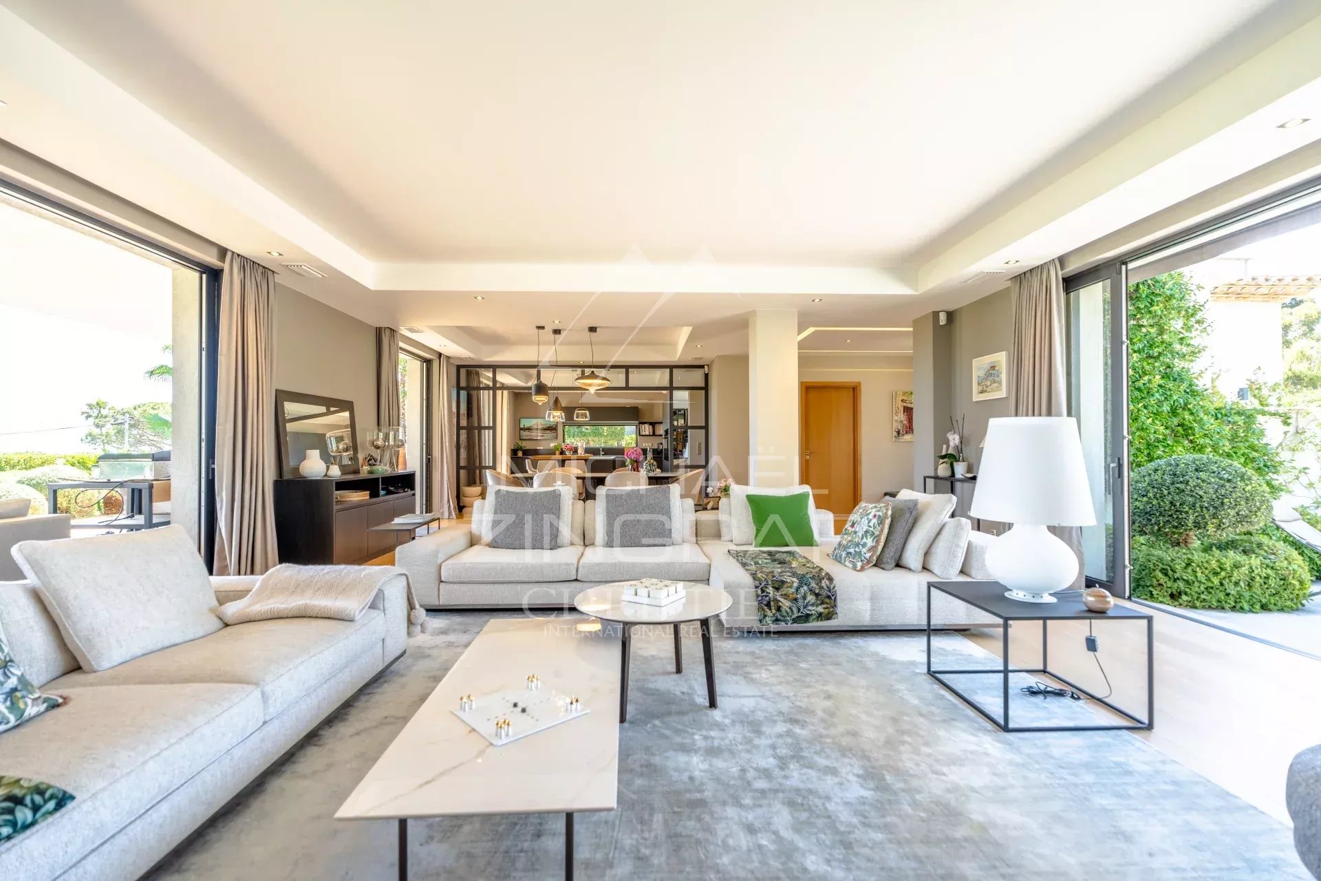 Élégance contemporaine et vue sur le golfe de Saint-Tropez - Sainte-Maxime