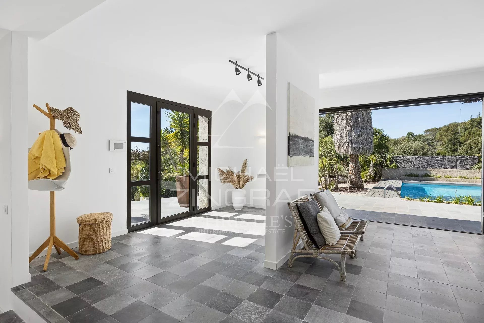 Renovierte Villa in Biot – Beliebte Lage, absolut ruhig, 5 Schlafzimmer, umfassende Ausstattung