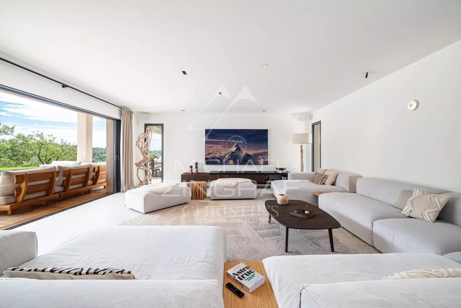 Villa contemporaine dans un domaine privé