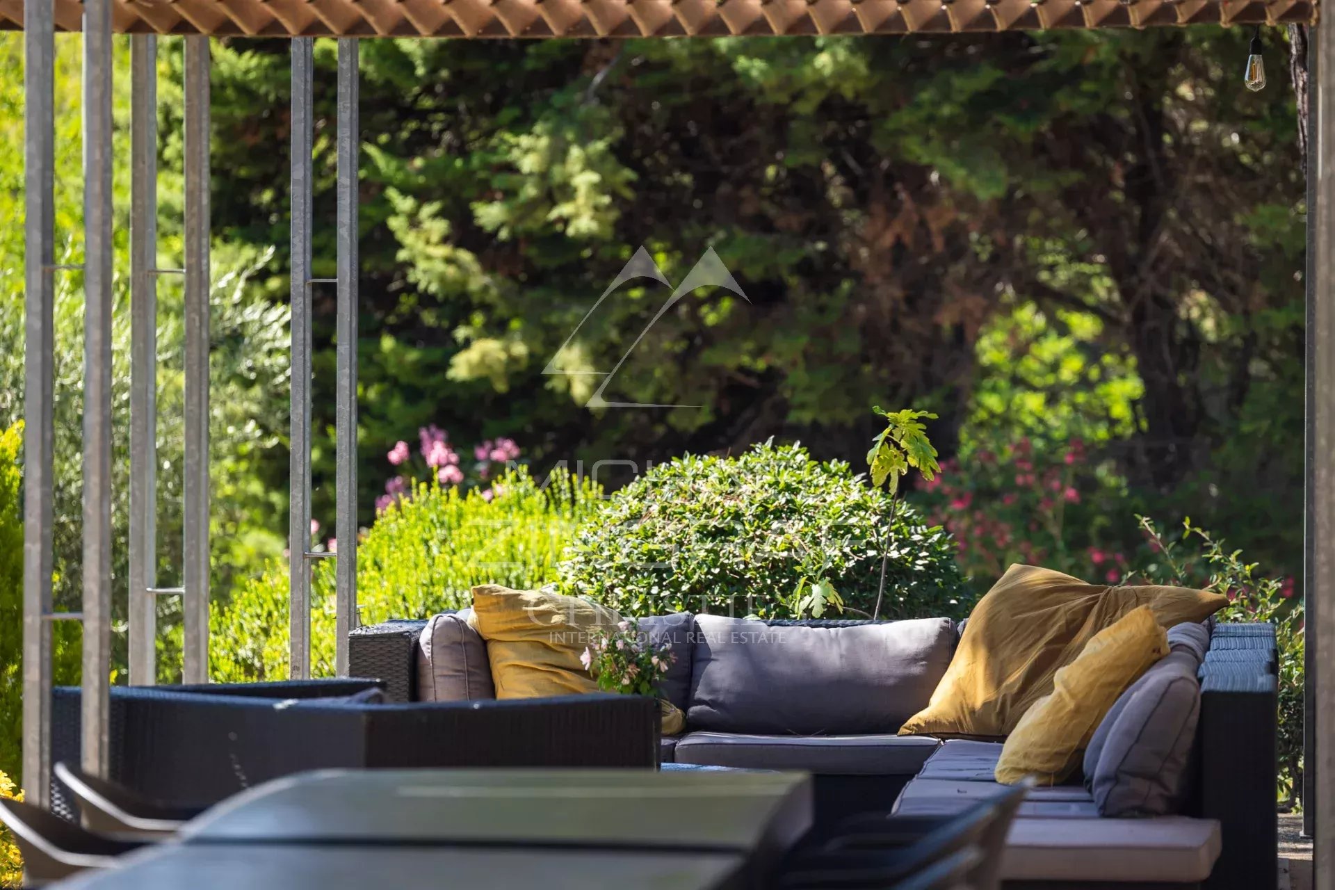 Villa d’architecte au cœur de la nature