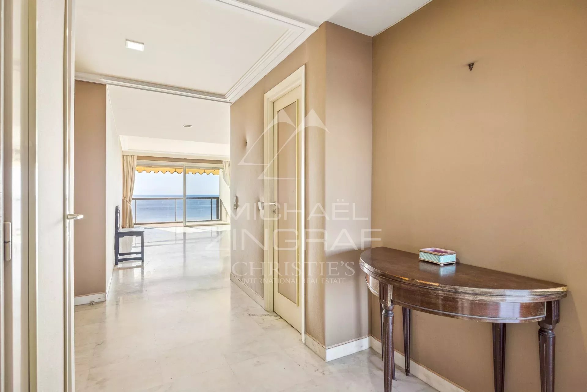 Juan-les-Pins, Le Center Bay – Panoramameerblick