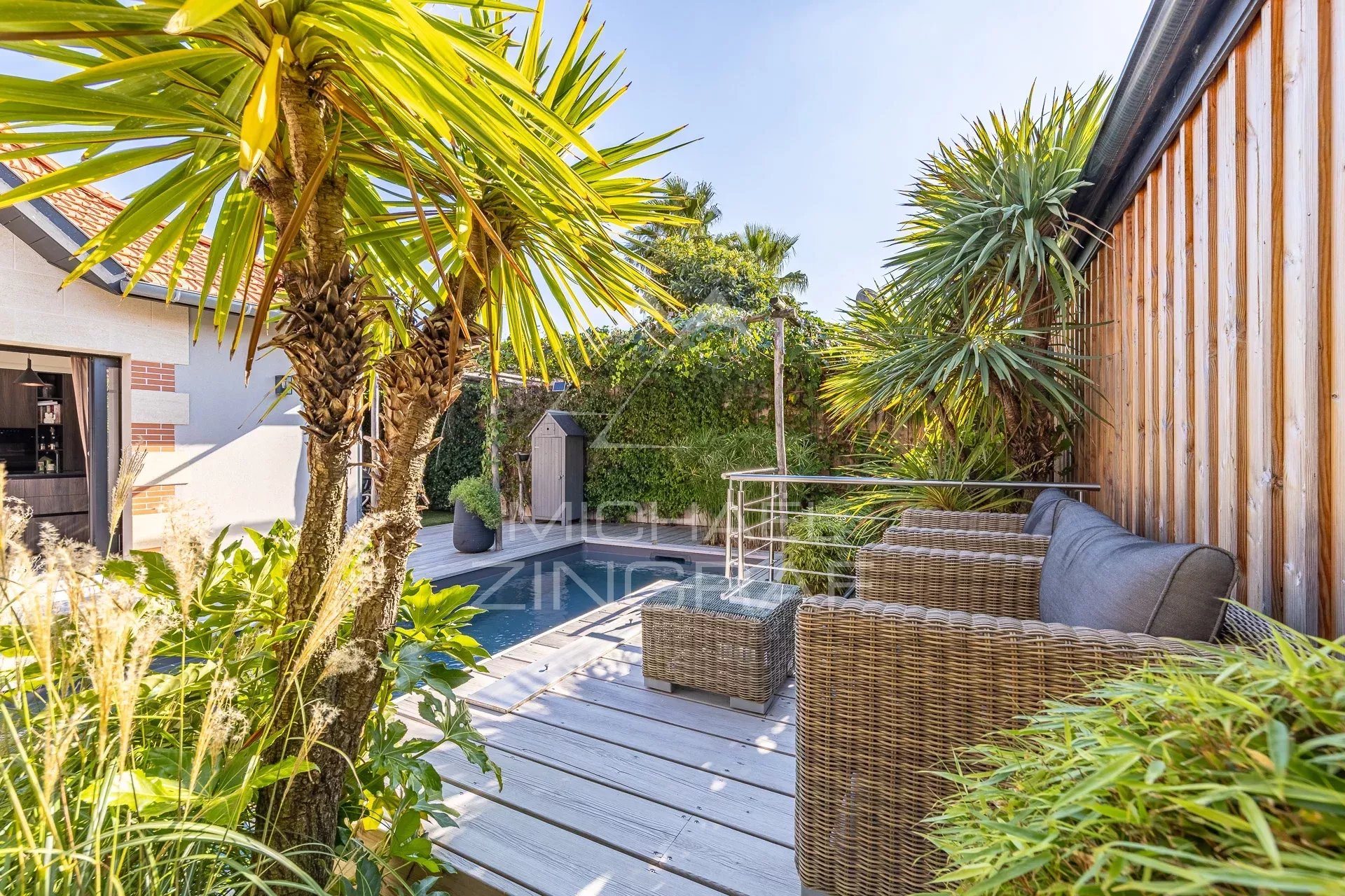 Grande maison contemporaine dans quartier calme