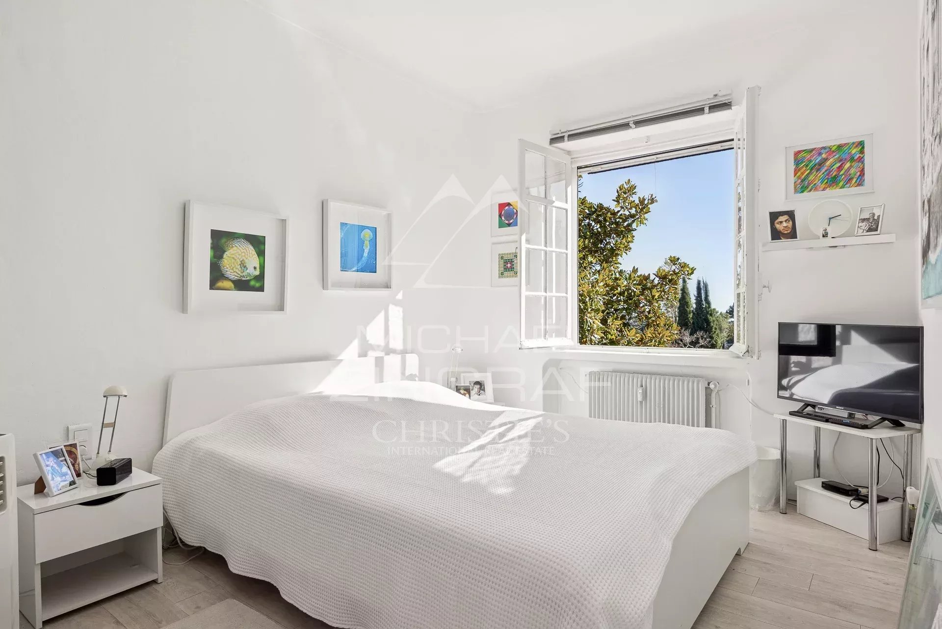 Saint-Paul-de-Vence: Exceptional Apartment in the Heart of the Village