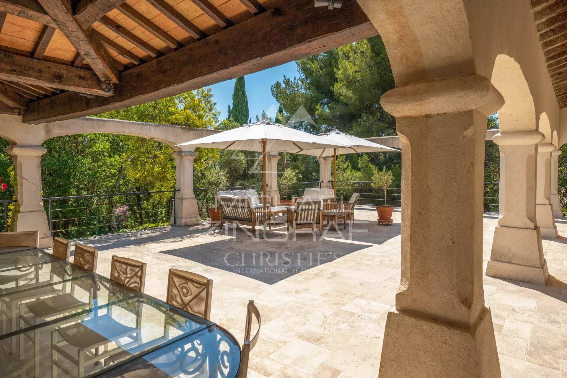 Exclusivité sur St-Cyr-sur-Mer Propriété avec piscine et tennis