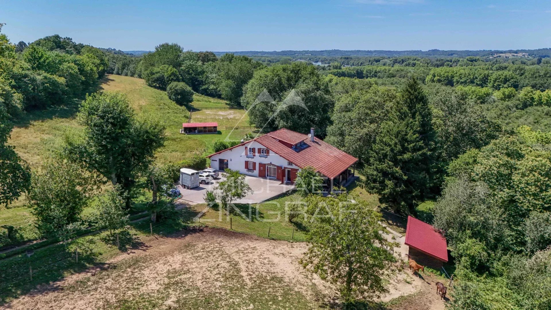 Entre mer et montagnes, ancienne ferme en lisière de forêt / 7 hectares Pays-Basque