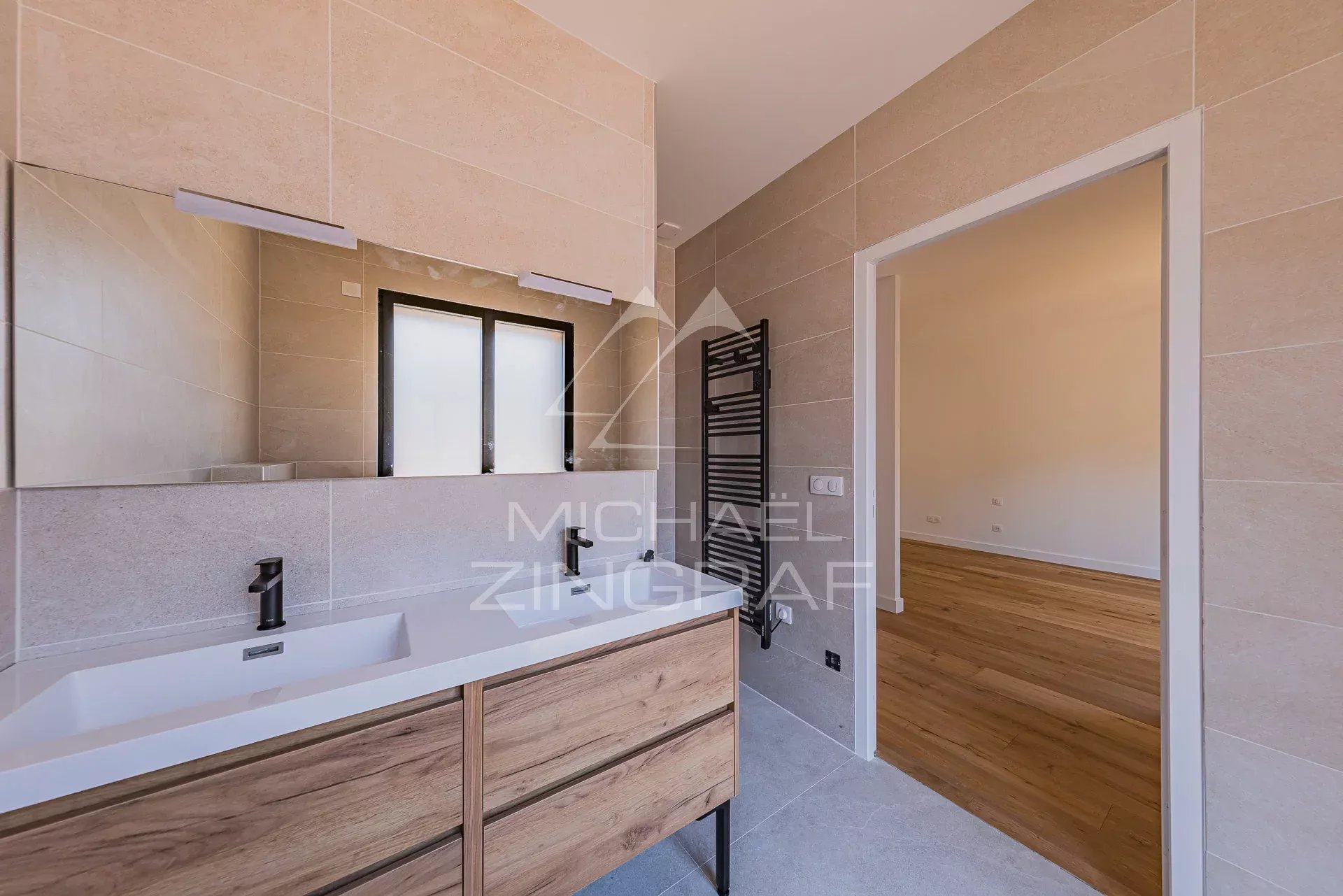 La Hume – a luxury family home with an outbuilding