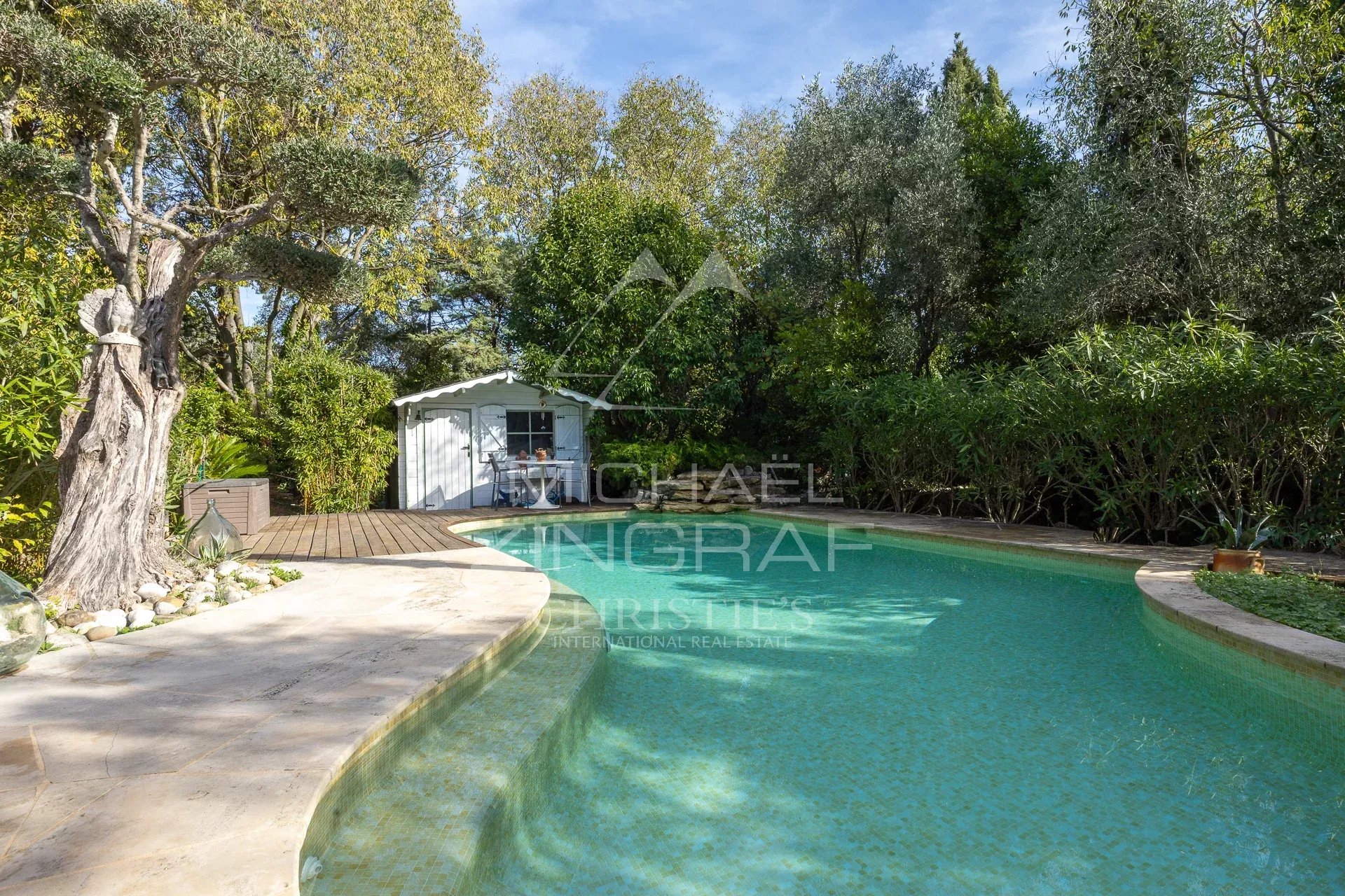 Renovated 18th-Century Provençal Mas