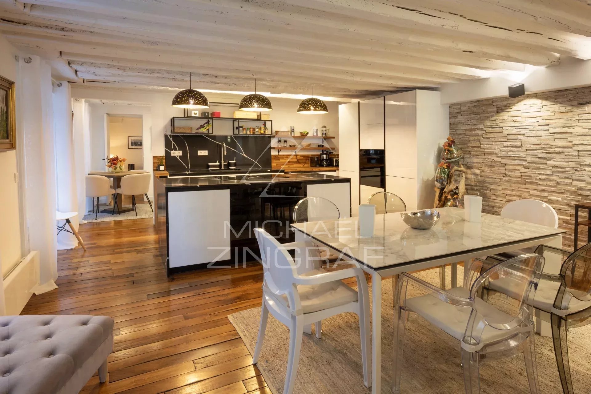 A vendre - Quai Voltaire - 2 suites - Parfait état - Vue Scène