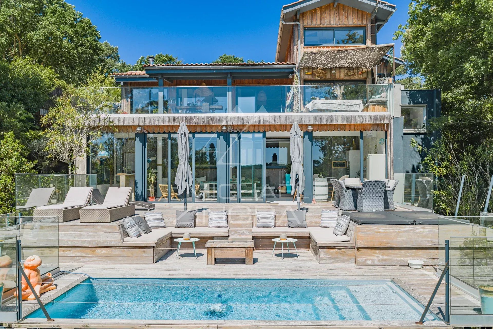 PYLA-SUR-MER - VILLA DE 8 PIÈCES AVEC UNE VUE PANORAMIQUE SUR LA FORÊT