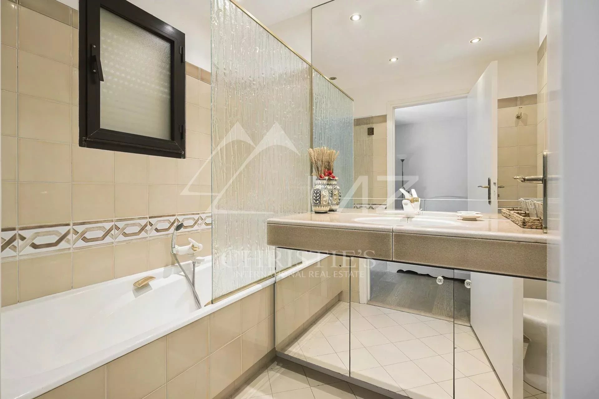 Quartier Montrose, 3-Zimmer-Wohnung mit 148m2 Garten