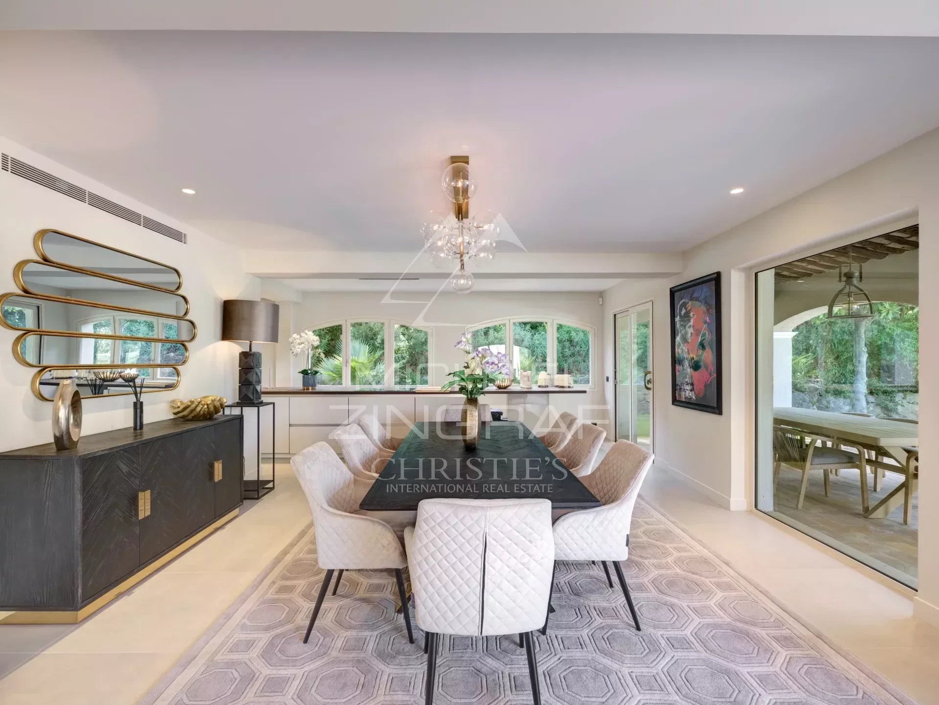 Gorgeous and renovated villa located in green and residential environment - 5 bedrooms