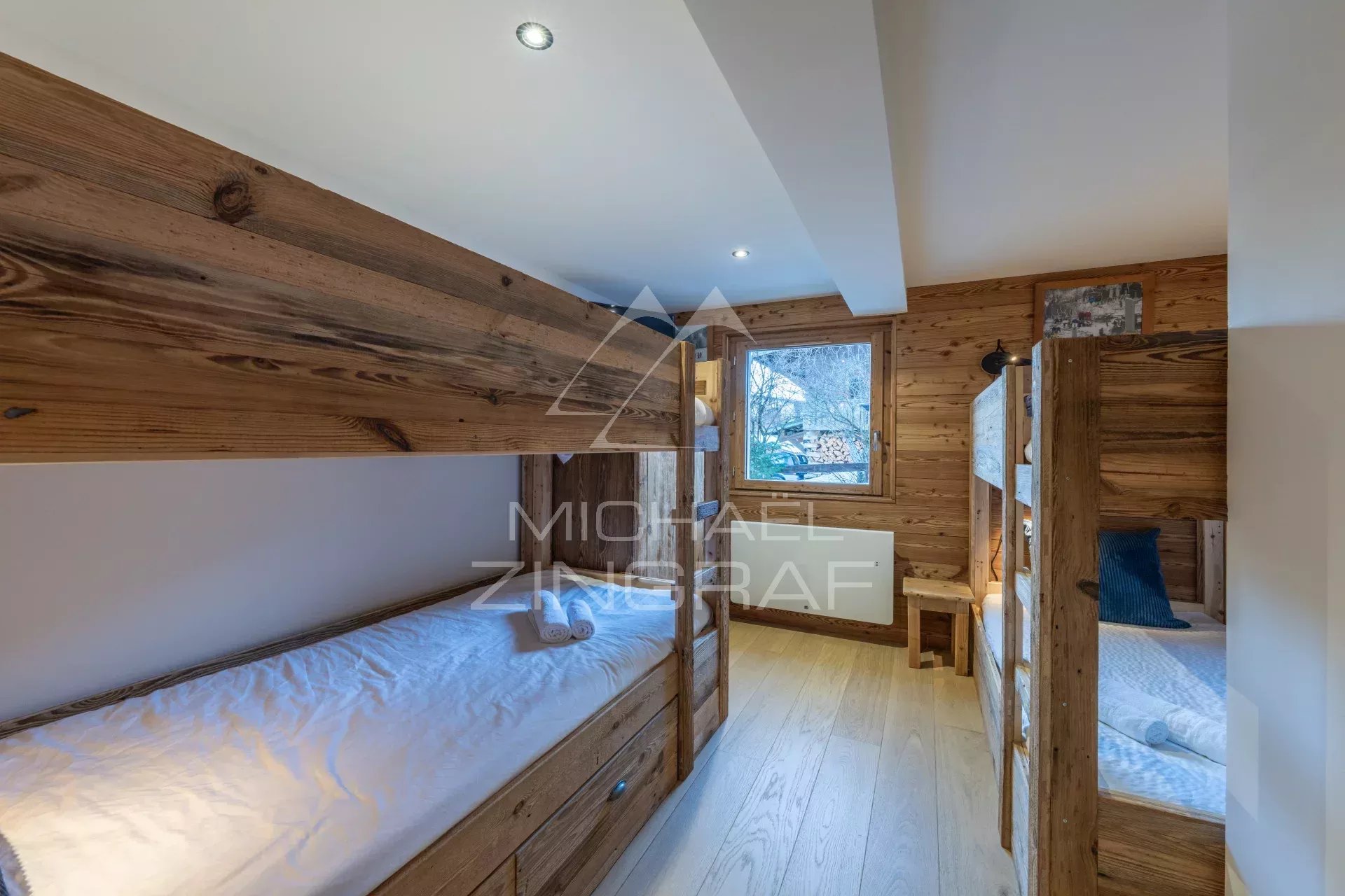Appartement rénové trois chambres - Rez de jardin - Proche centre