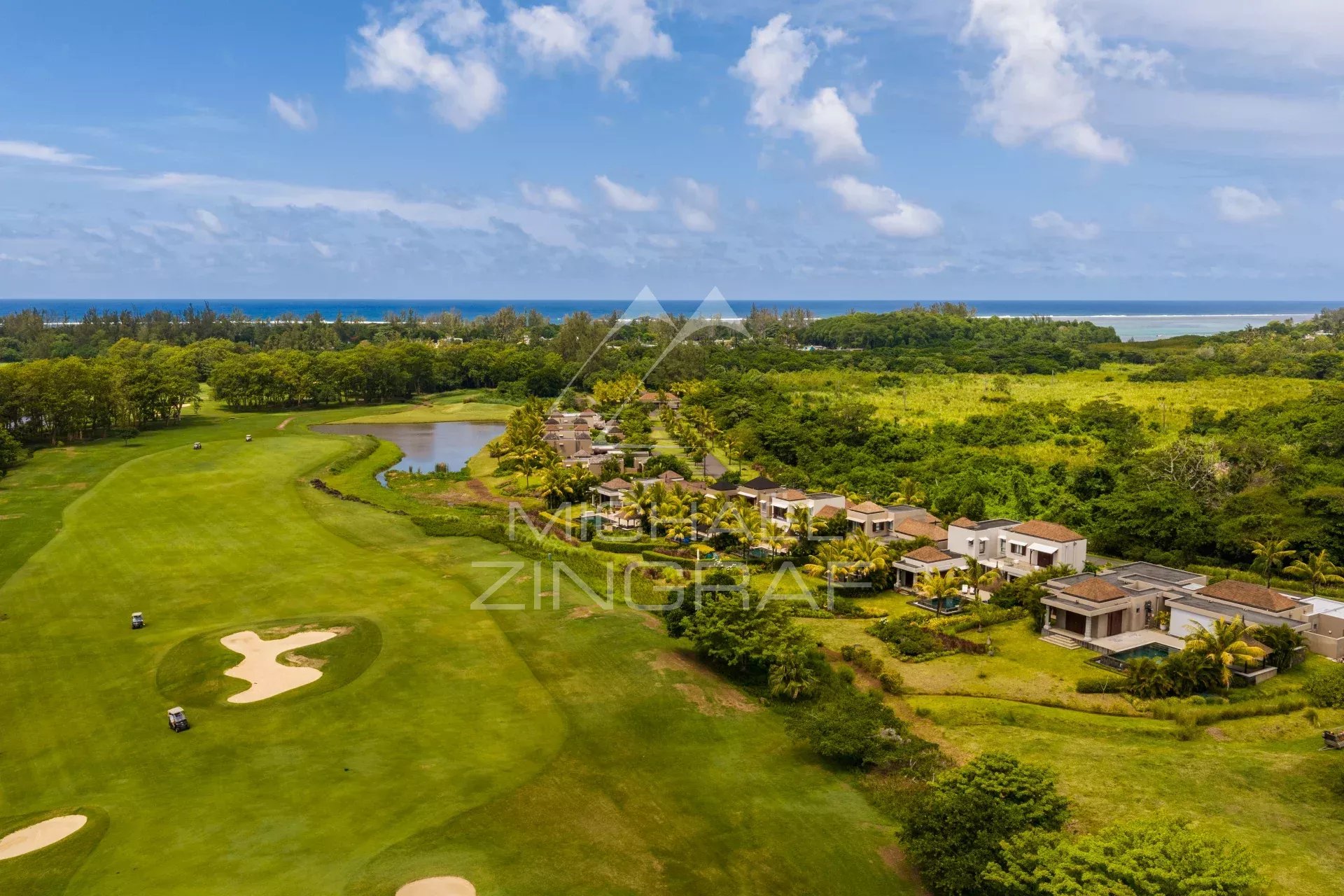 Élégante villa contemporaine face au golf - Bel Ombre