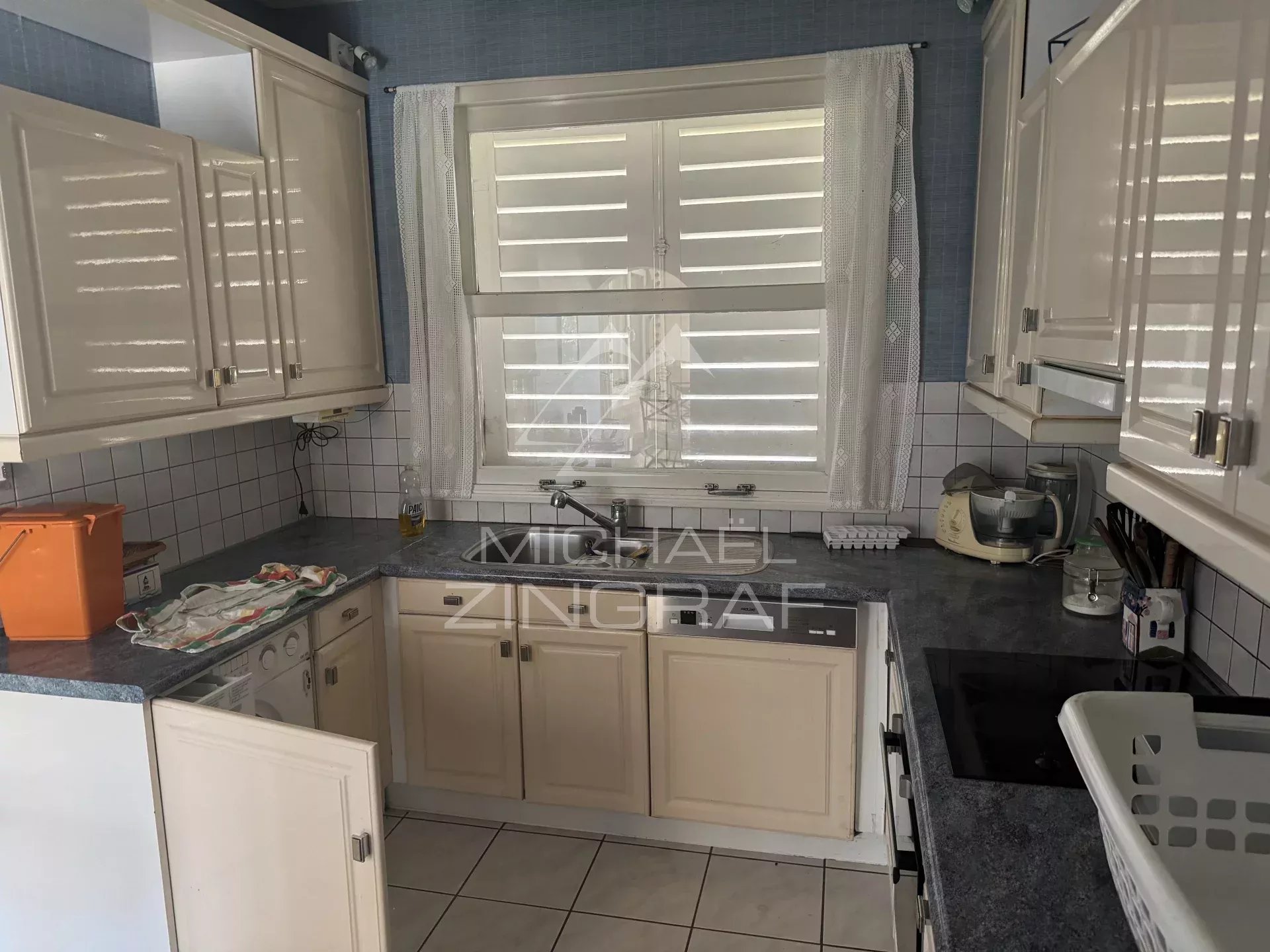 Belle maison dans le quartier prisé des Abatilles