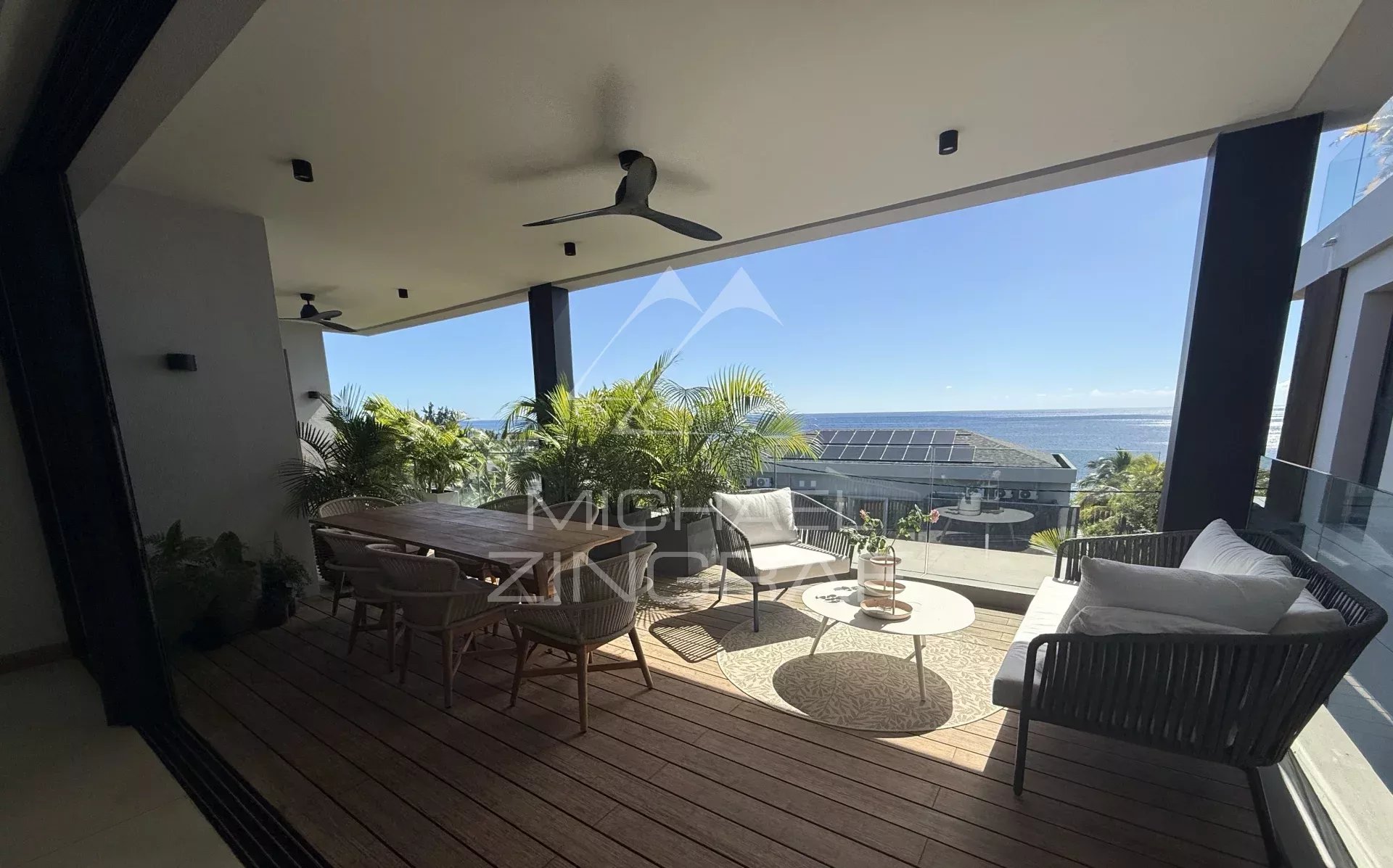 Luxury Penthouse with Sea Views – Pointe aux Canonniers
