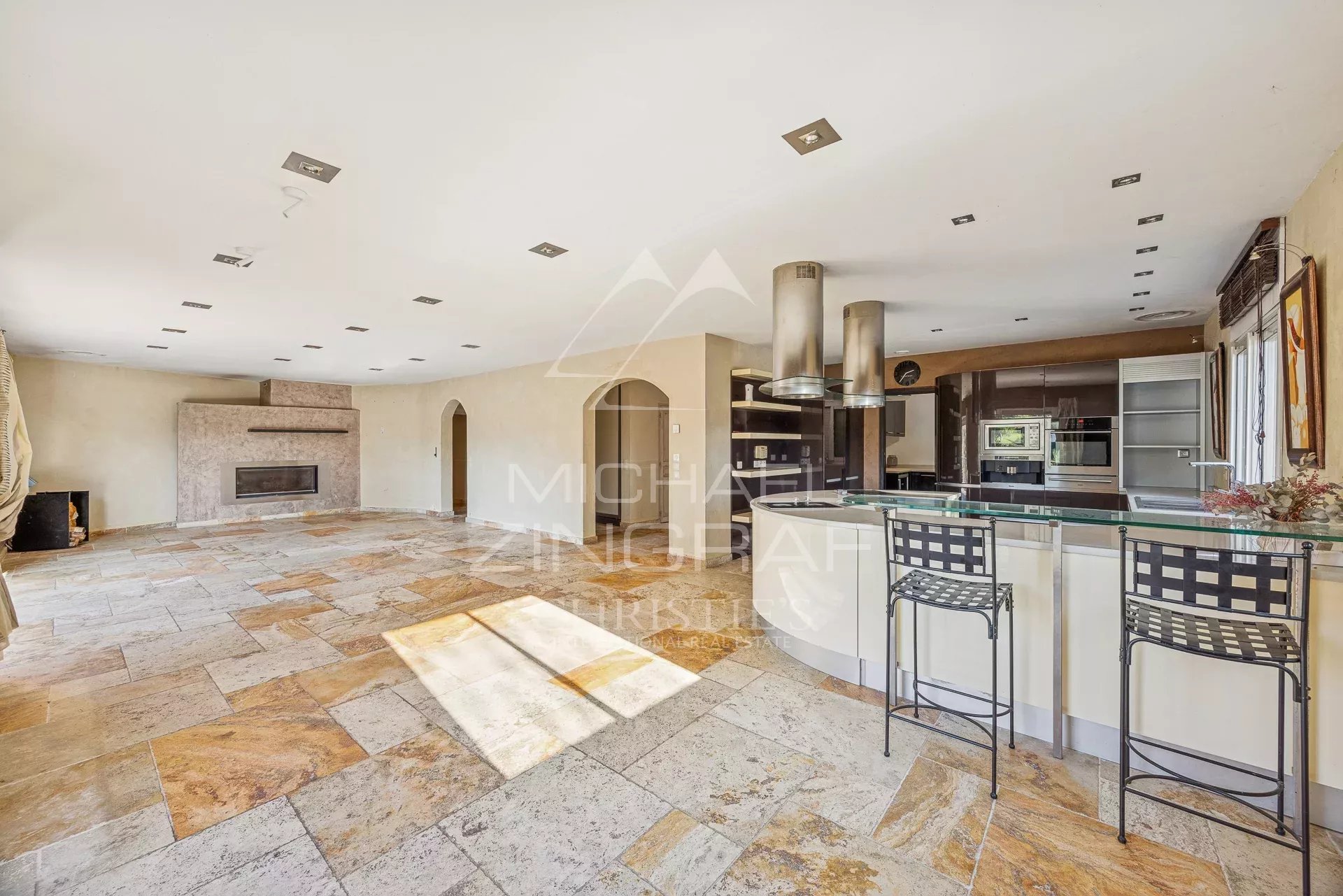 Roquefort-les-Pins : Provenzalische Villa in geschlossener Wohnanlage