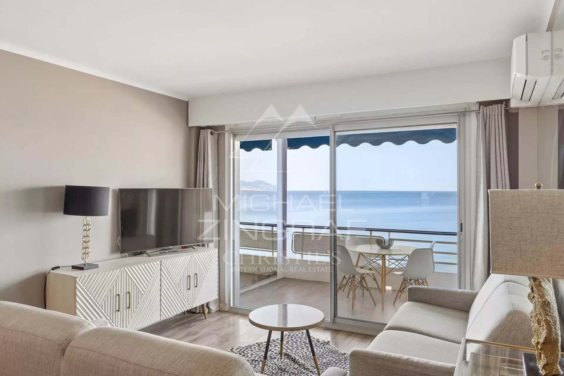 Exclusivité : Vue mer d’exception : un 2 pièces d’exception à Juan-les-Pins