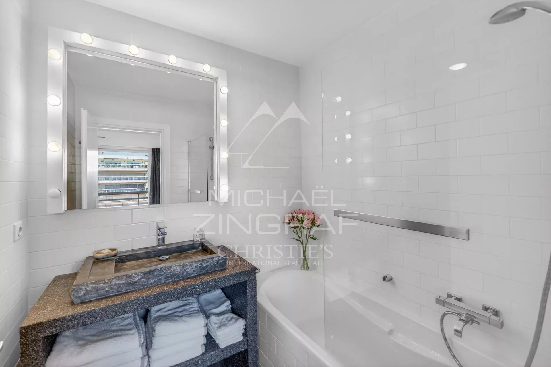 EXCLUSIVITE-CANNES APPARTEMENT D'EXCEPTION  DANS UNE RESIDENCE DE STANDING