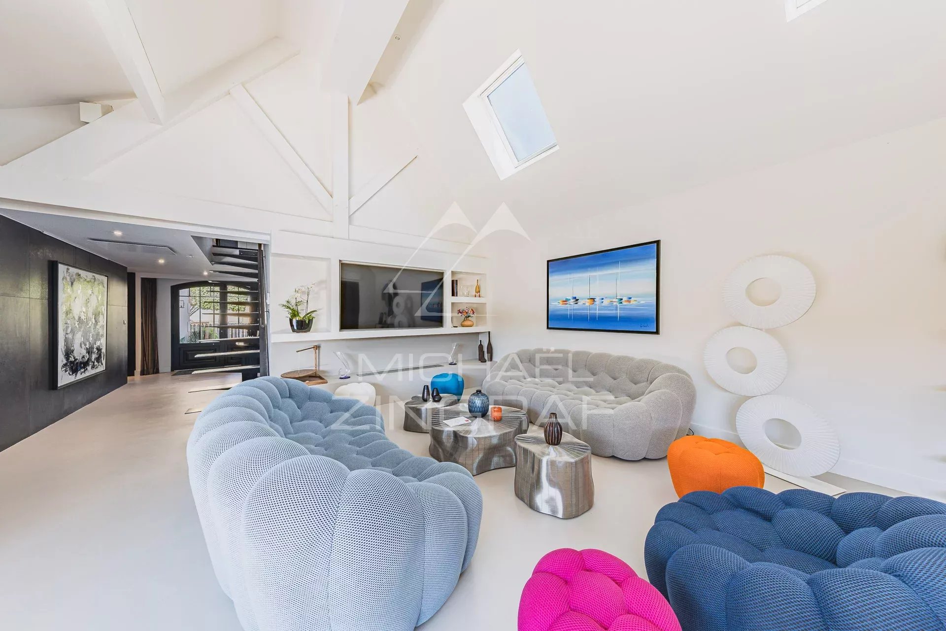 Grande maison contemporaine dans quartier calme