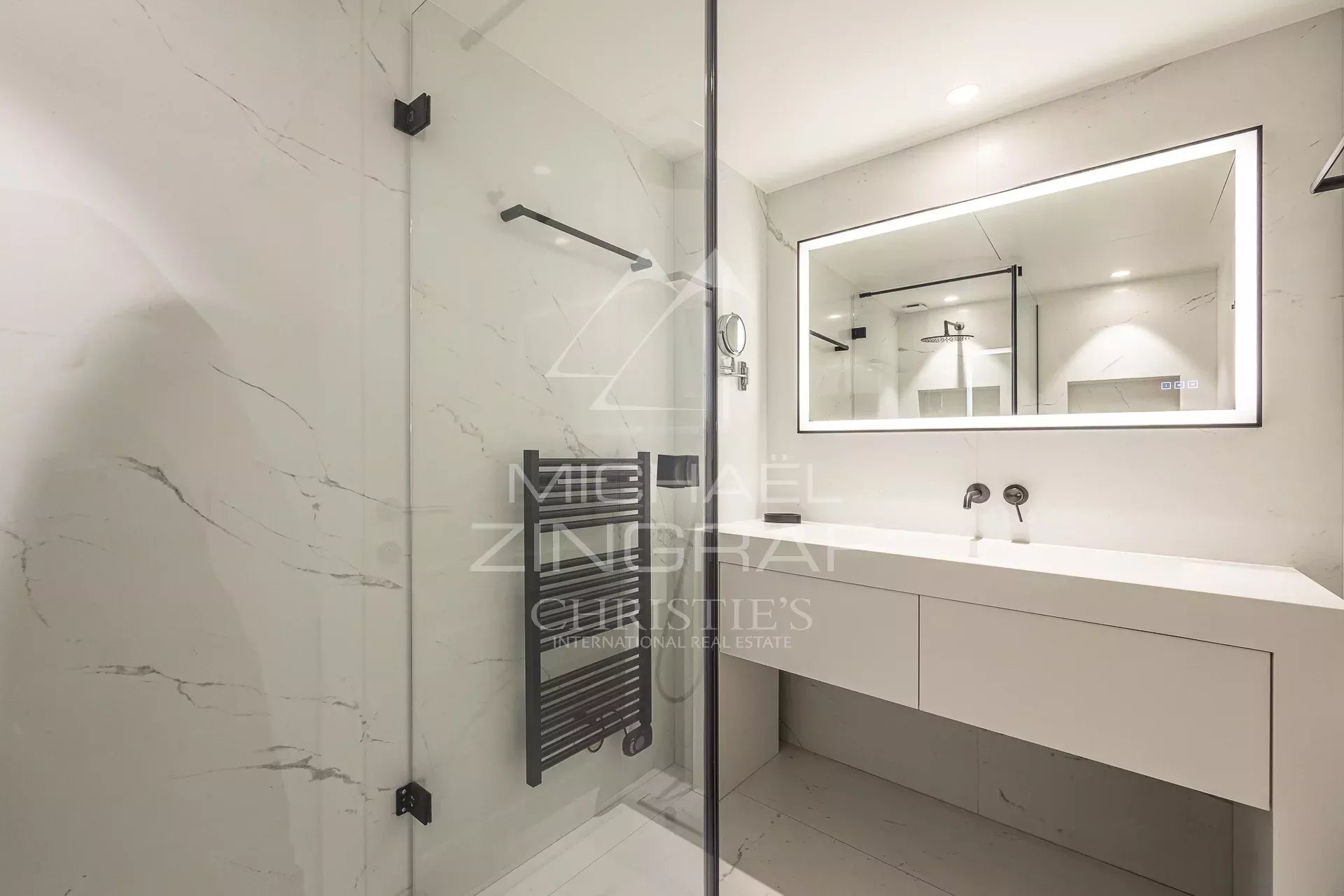 OFF MARKET - CANNES LA CROISETTE - LUXURIOUS 6-ROOM APARTMENT