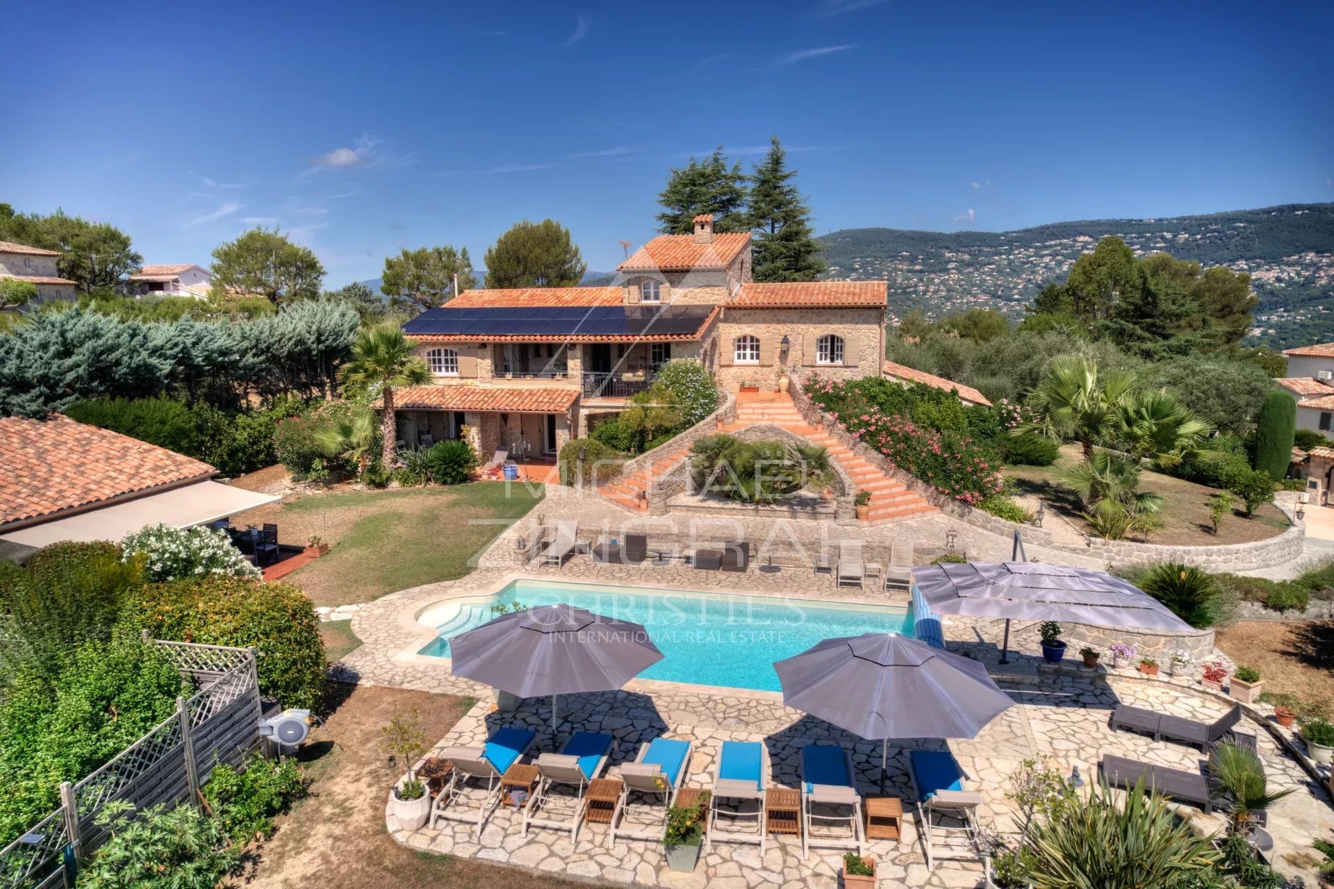 Steinernes Anwesen mit 360° Rundumblick